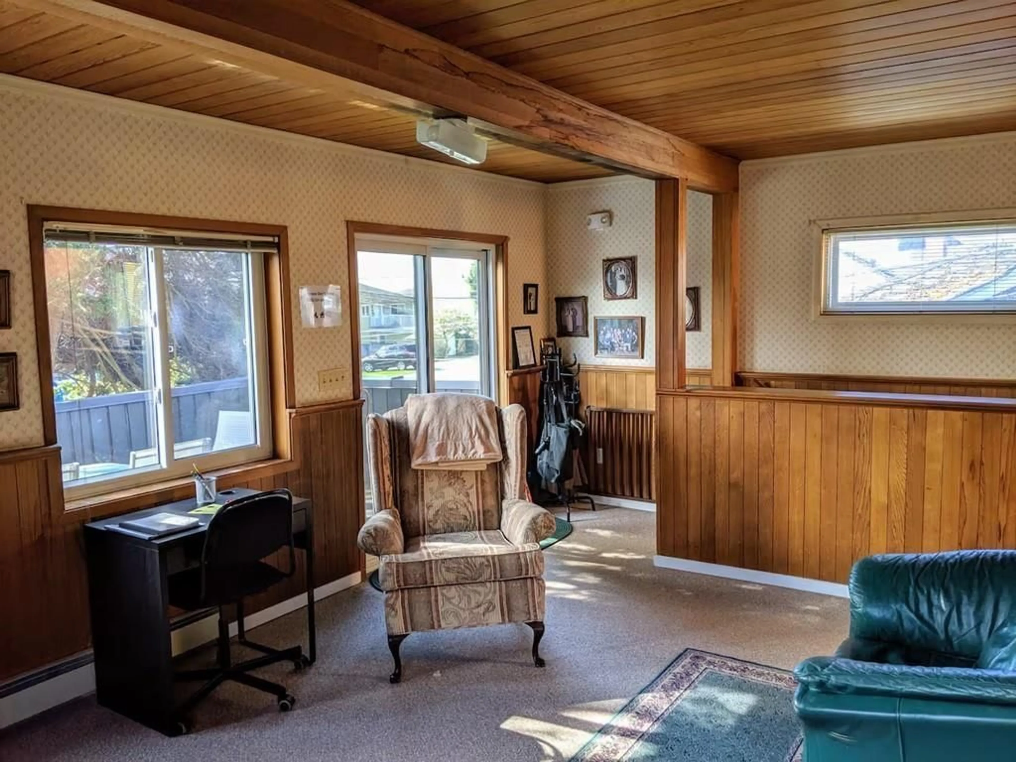 Living room with furniture, unknown for 14737 GORDON AVENUE, White Rock British Columbia V4B2A6