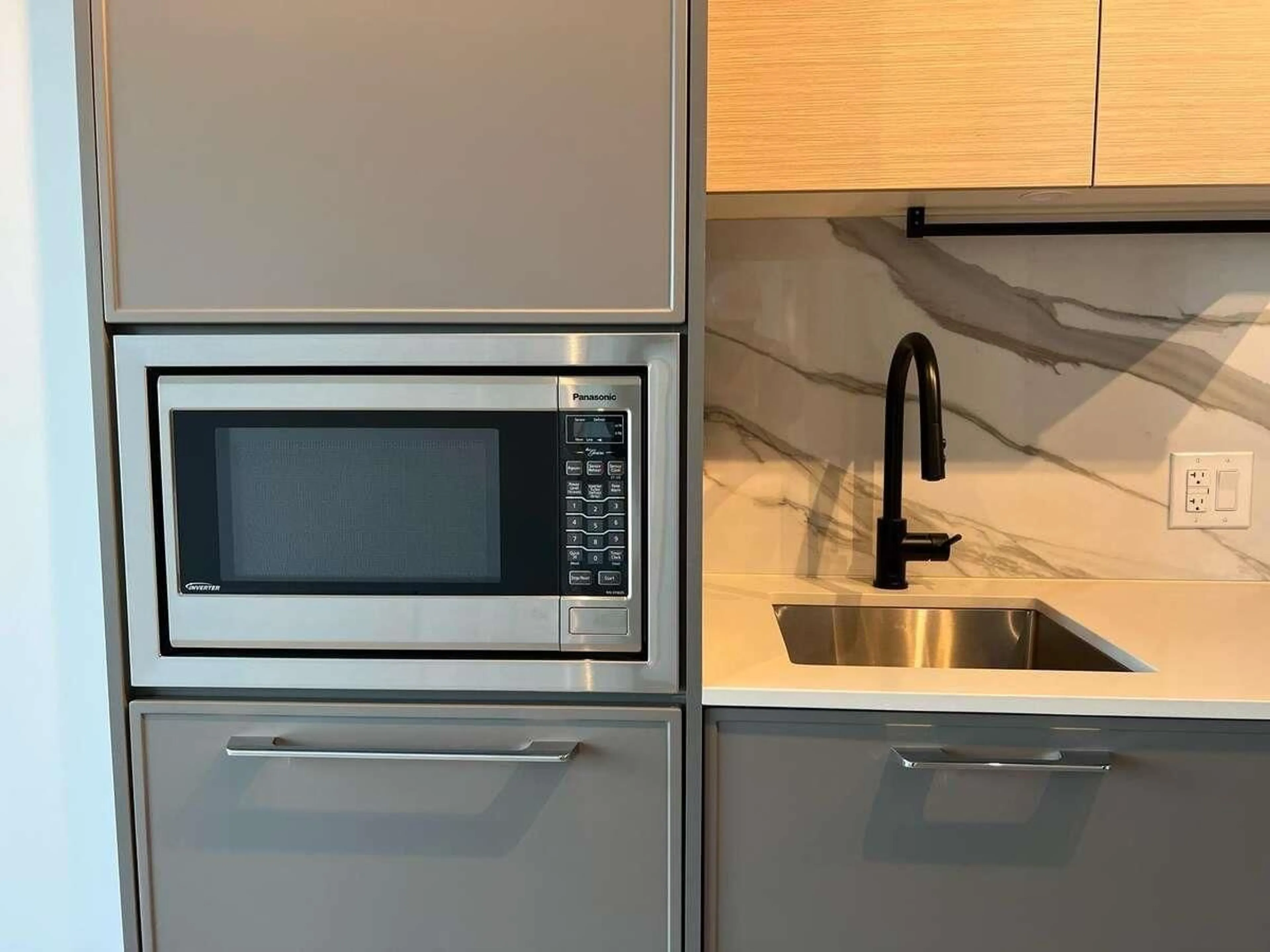 Standard kitchen, unknown for 507 - 13725 GEORGE JUNCTION, Surrey British Columbia V3T0V7