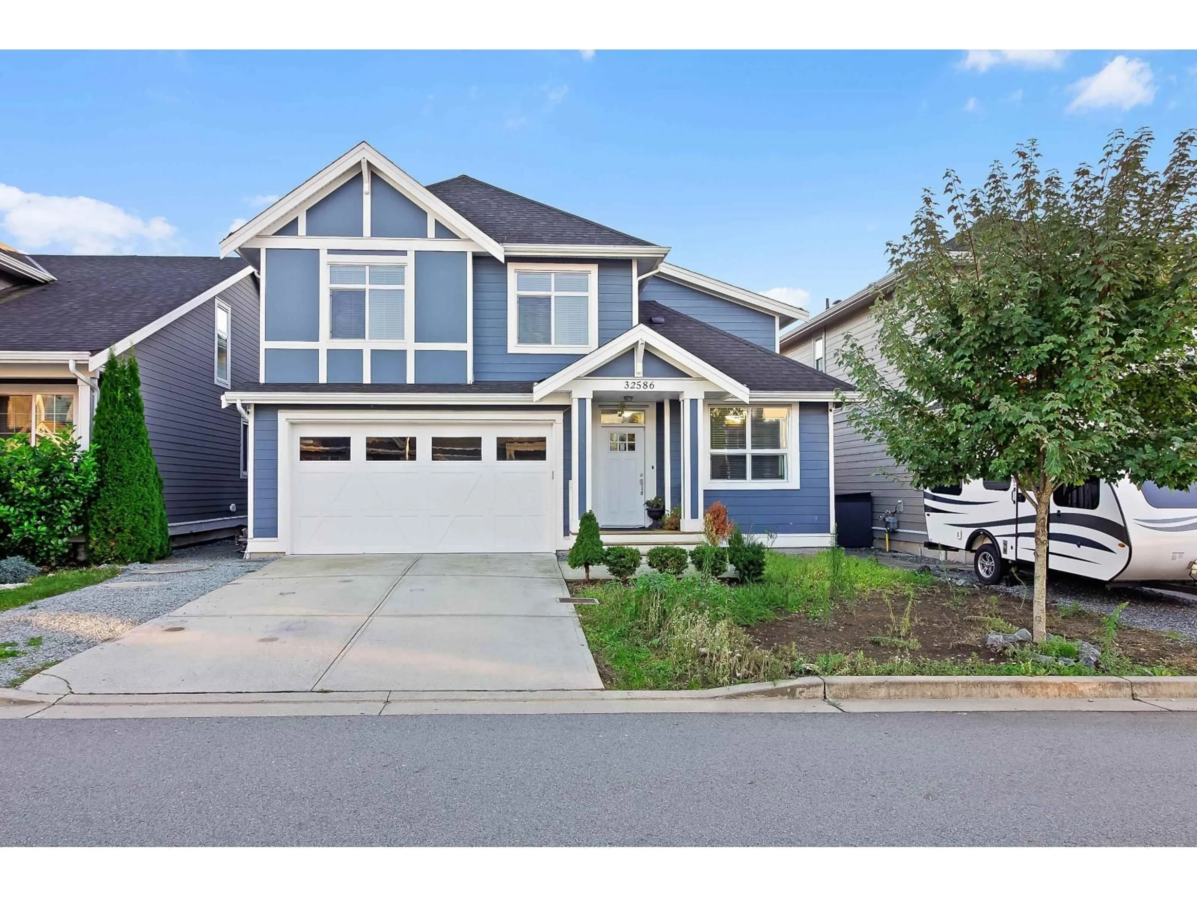 Home with vinyl exterior material, street for 32586 ROSS DRIVE, Mission British Columbia V2V0G4