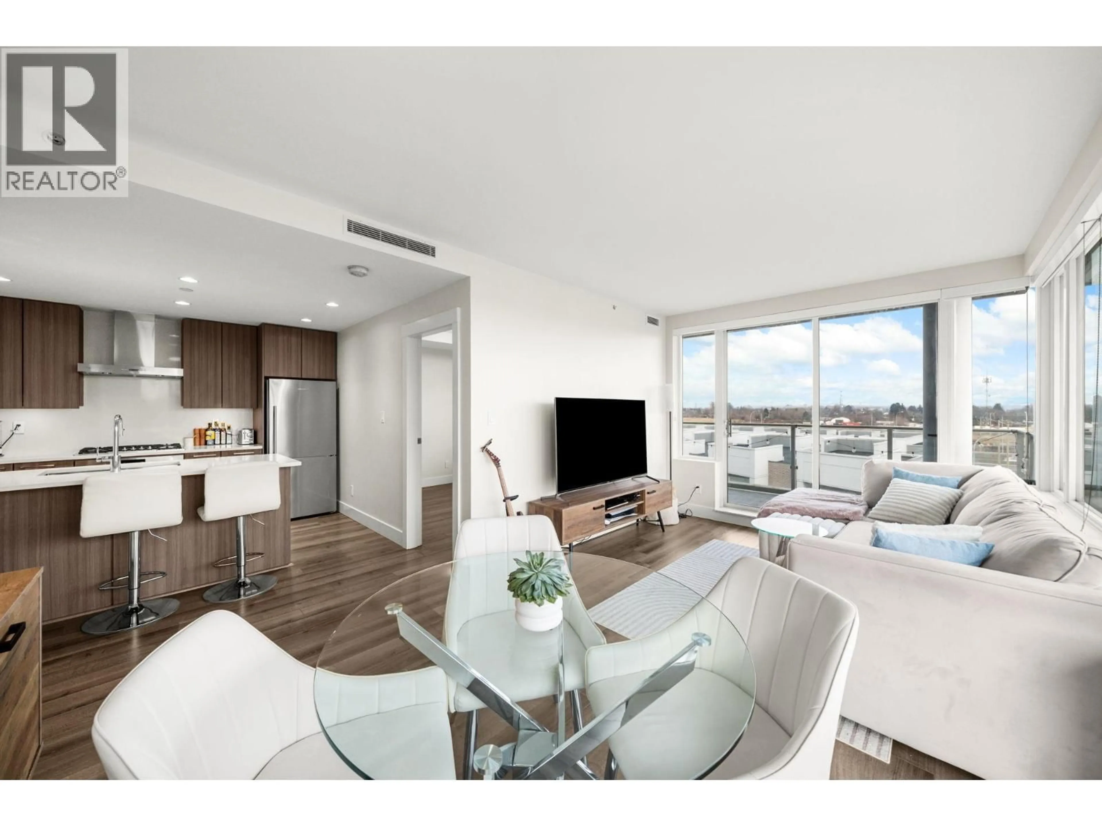 Living room with furniture, wood/laminate floor for 613 - 10788 NO. 5 ROAD, Richmond British Columbia V6W0B7