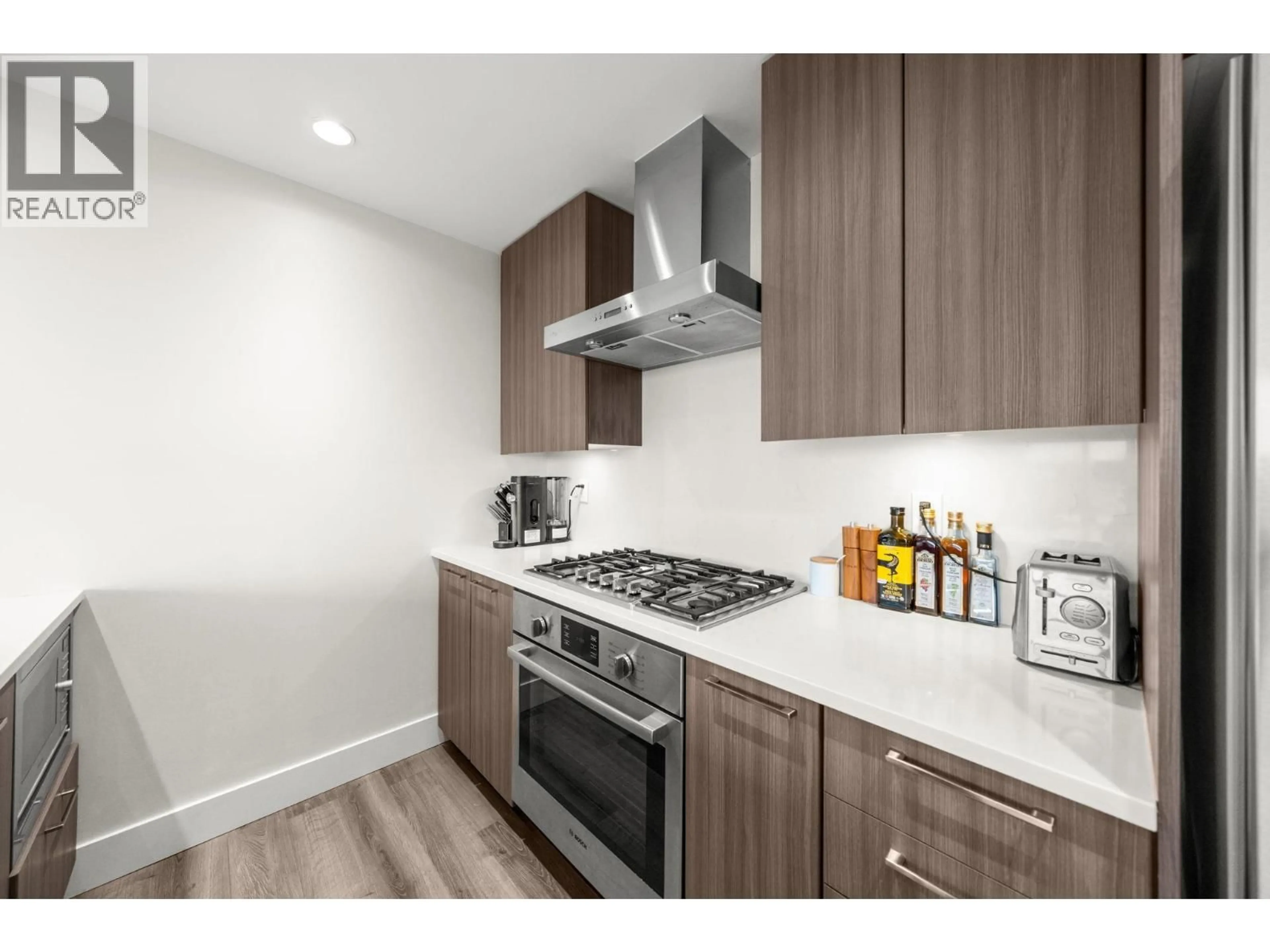 Standard kitchen, wood/laminate floor for 613 - 10788 NO. 5 ROAD, Richmond British Columbia V6W0B7