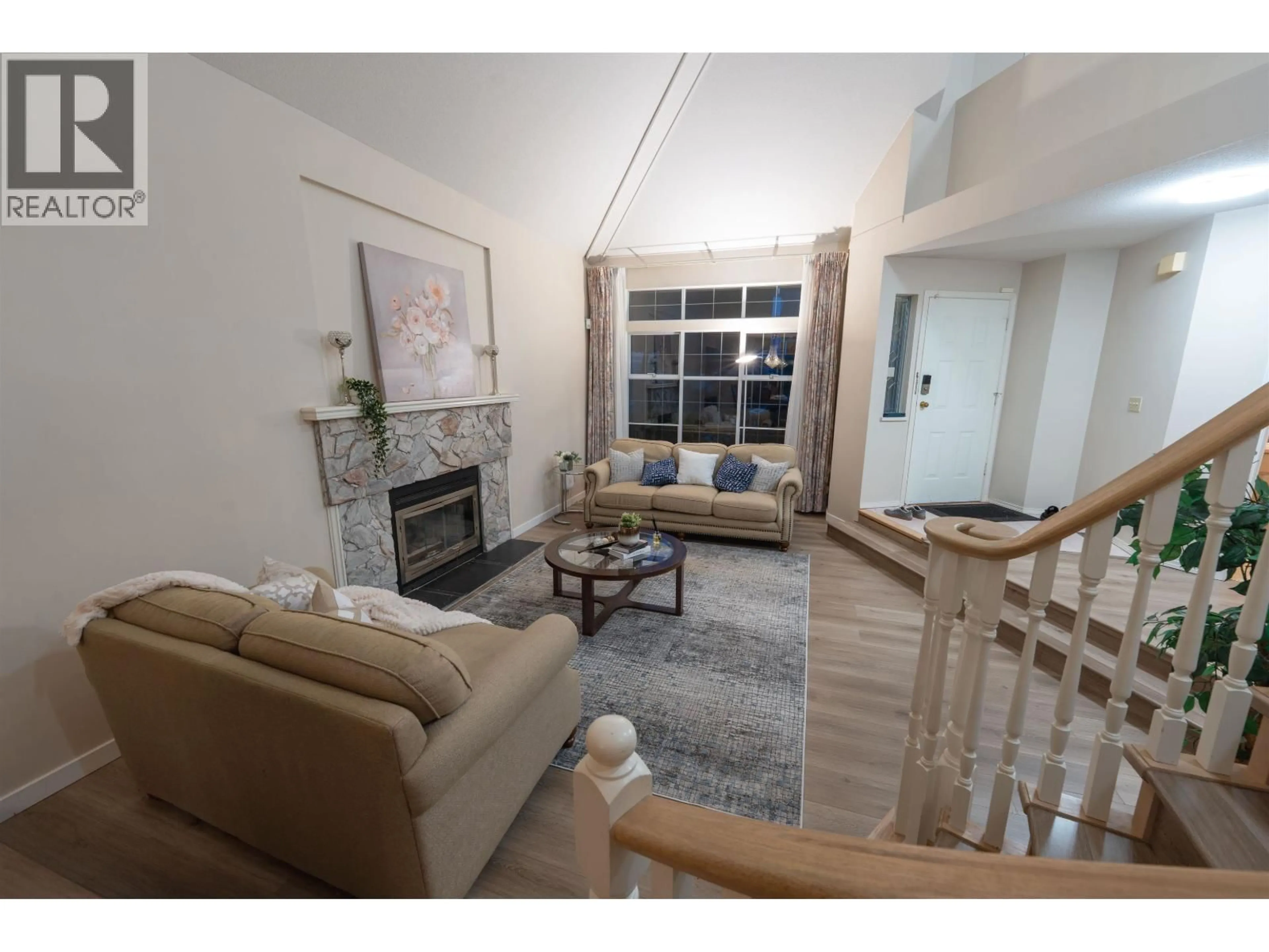 Living room with furniture, unknown for 2986 DELAHAYE DRIVE, Coquitlam British Columbia V3B6V8