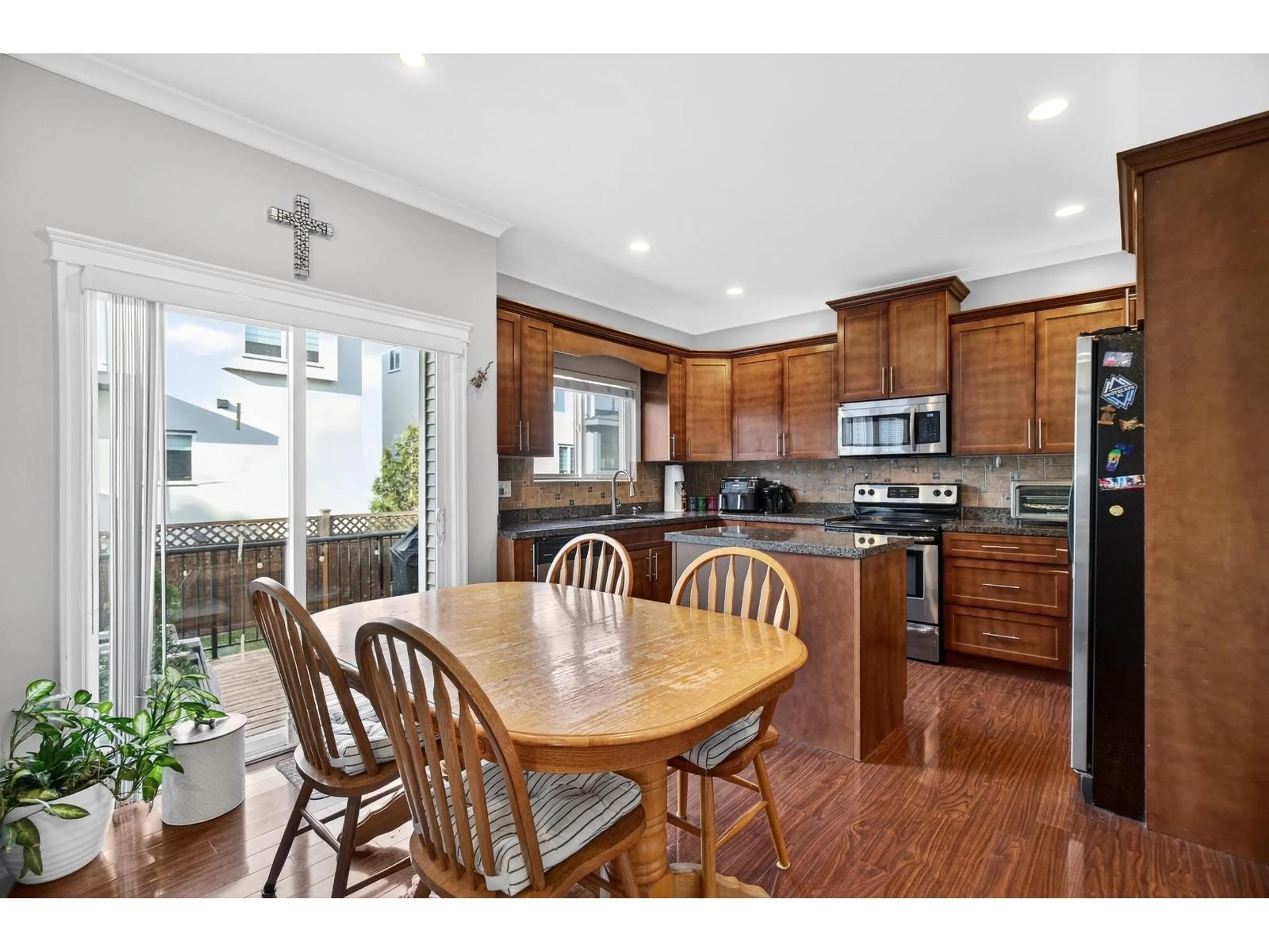 Open concept kitchen, wood/laminate floor for 2363 157A STREET, Surrey British Columbia V4A9Y4