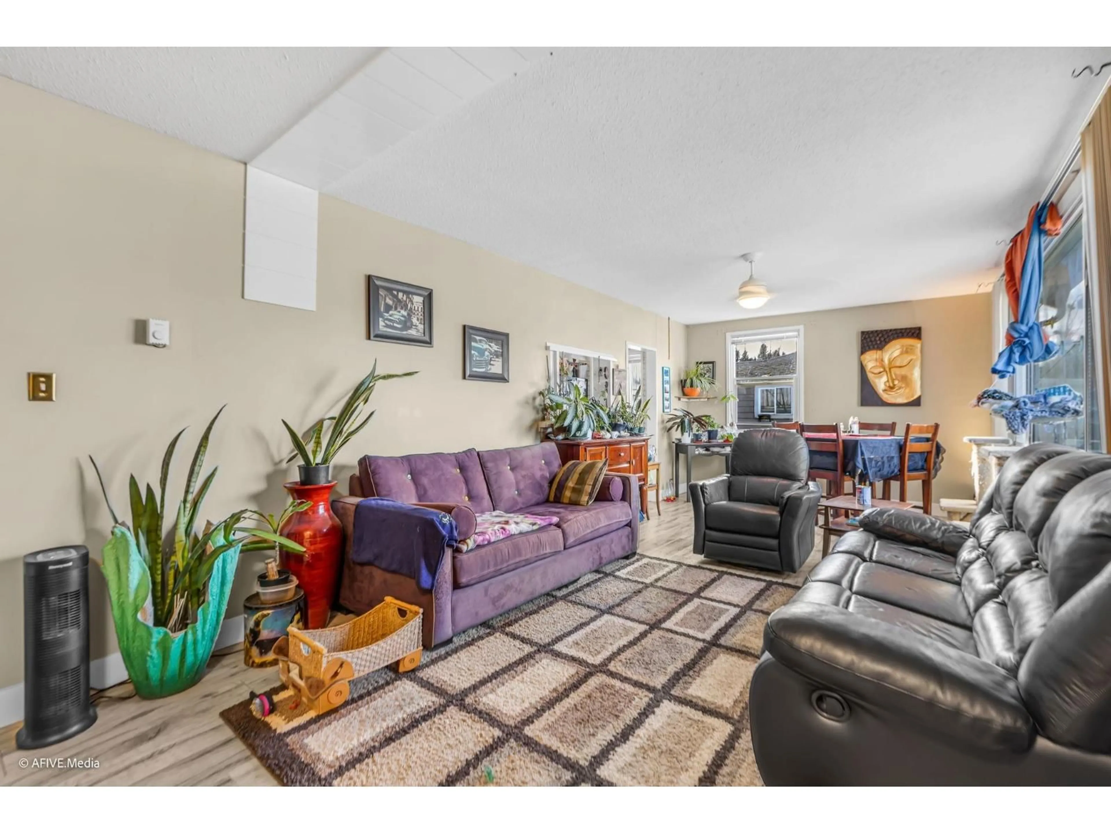 Living room with furniture, unknown for 8772 BELLEVUE DRIVE, Chilliwack British Columbia V2P3W7