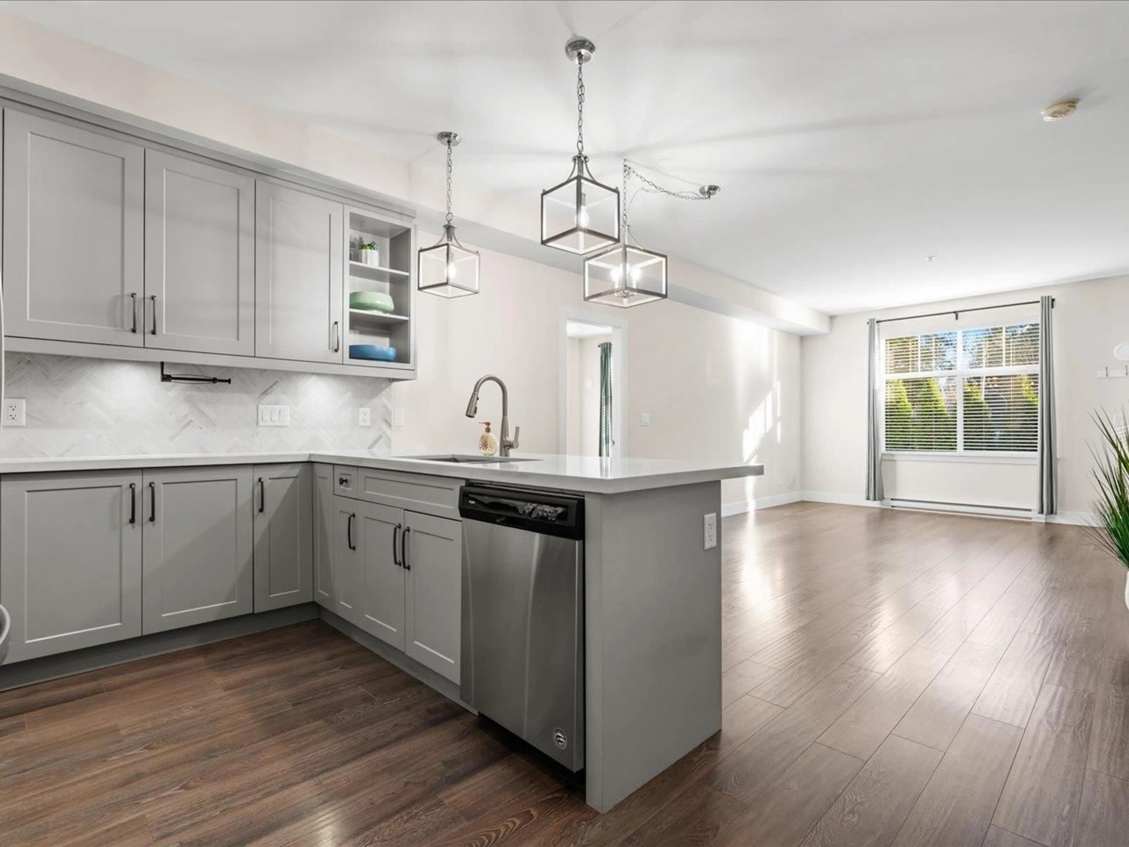 Open concept kitchen, unknown for 101 - 14605 MCDOUGALL DRIVE, Surrey British Columbia V4P0G7