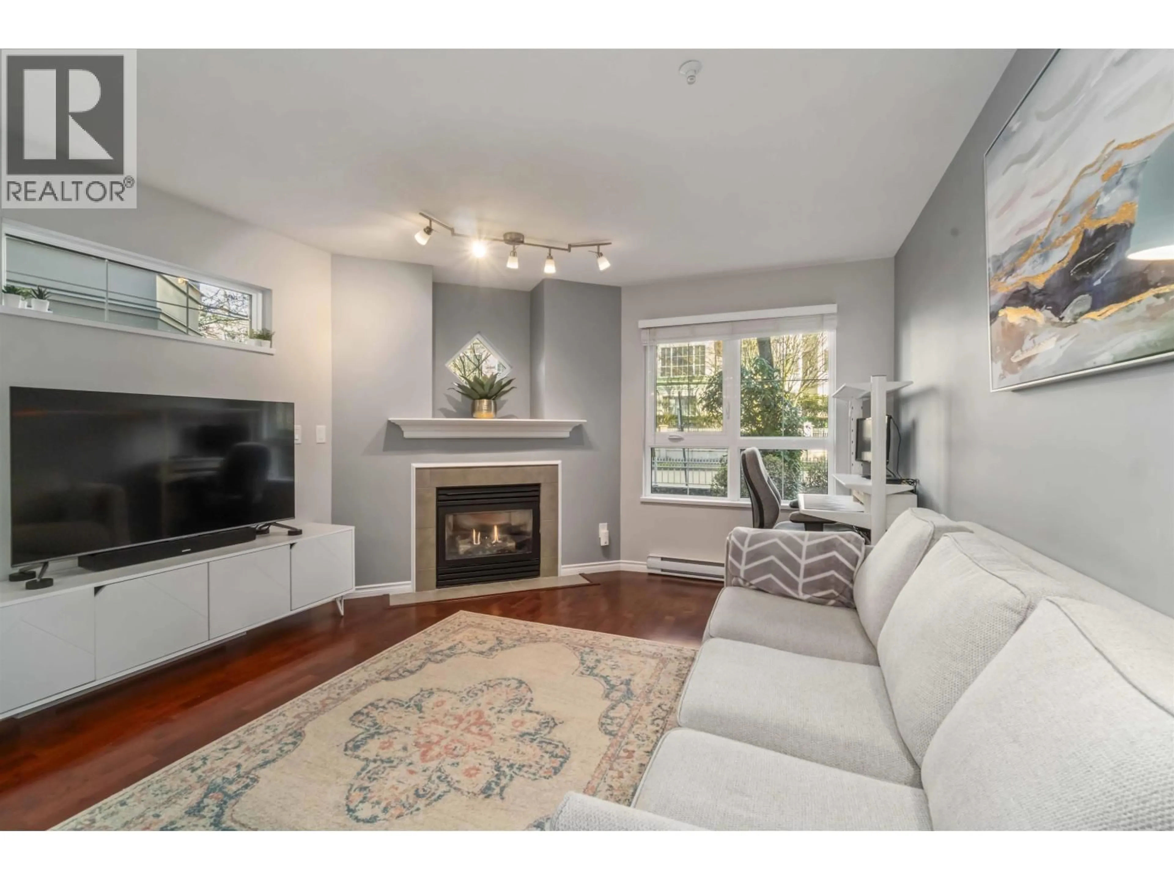 Living room with furniture, unknown for 132 - 2980 PRINCESS CRESCENT, Coquitlam British Columbia V3B7R4