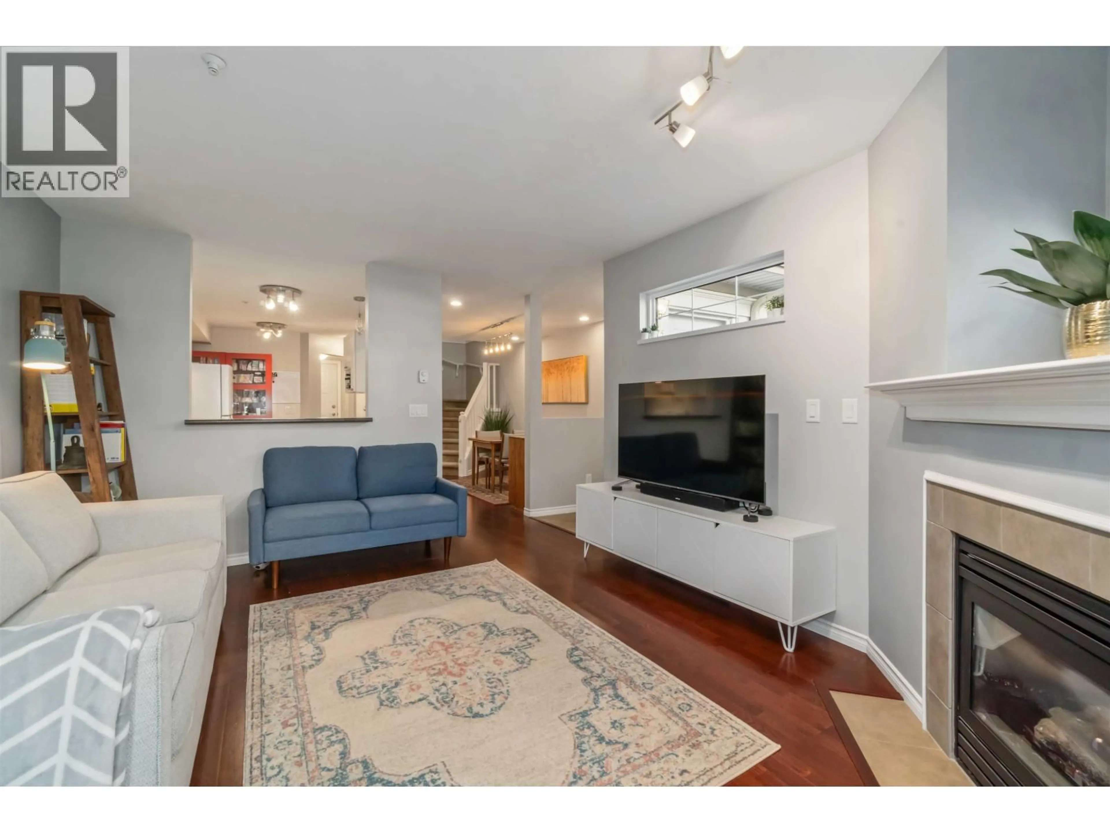 Living room with furniture, unknown for 132 - 2980 PRINCESS CRESCENT, Coquitlam British Columbia V3B7R4