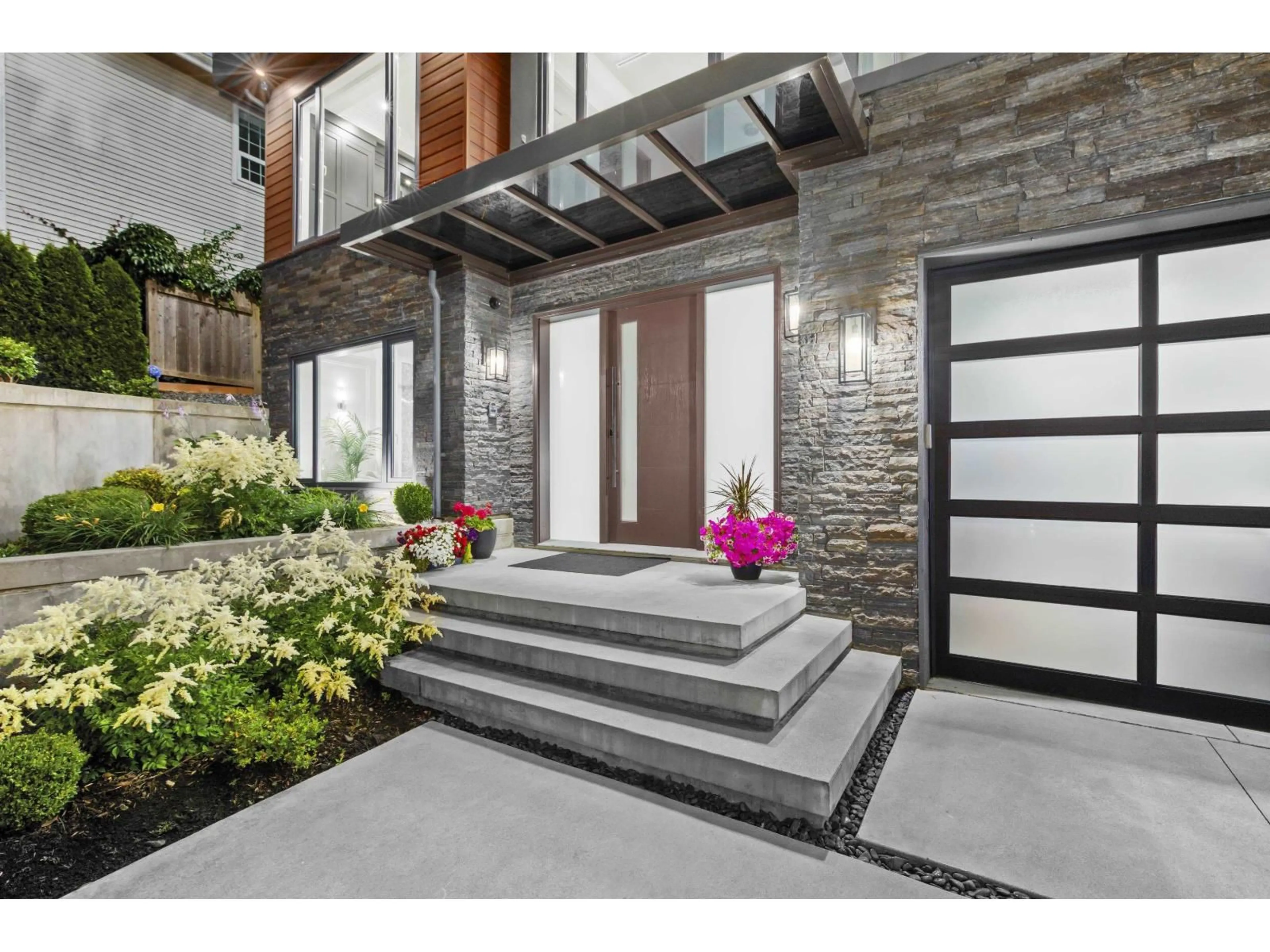 Indoor entryway for 13141 MARINE DRIVE, Surrey British Columbia V4A1E6