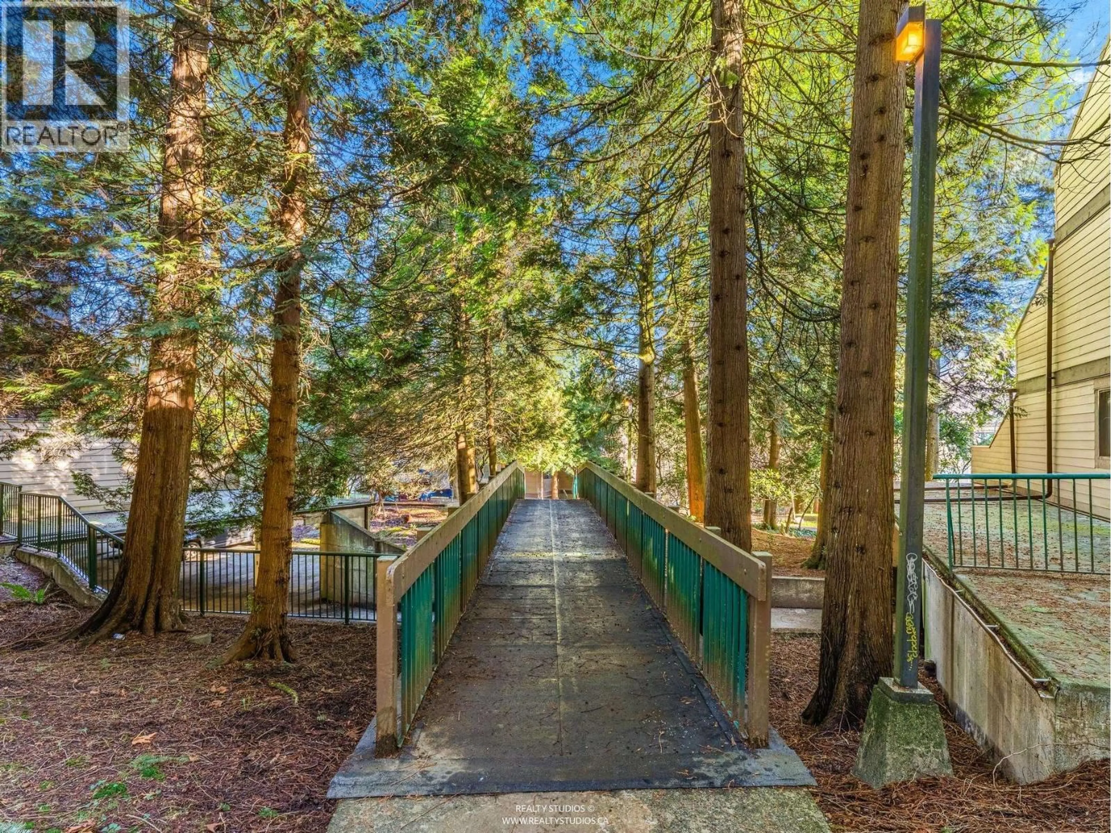 Unknown for 301 - 9148 SATURNA DRIVE, Burnaby British Columbia V3J7K2