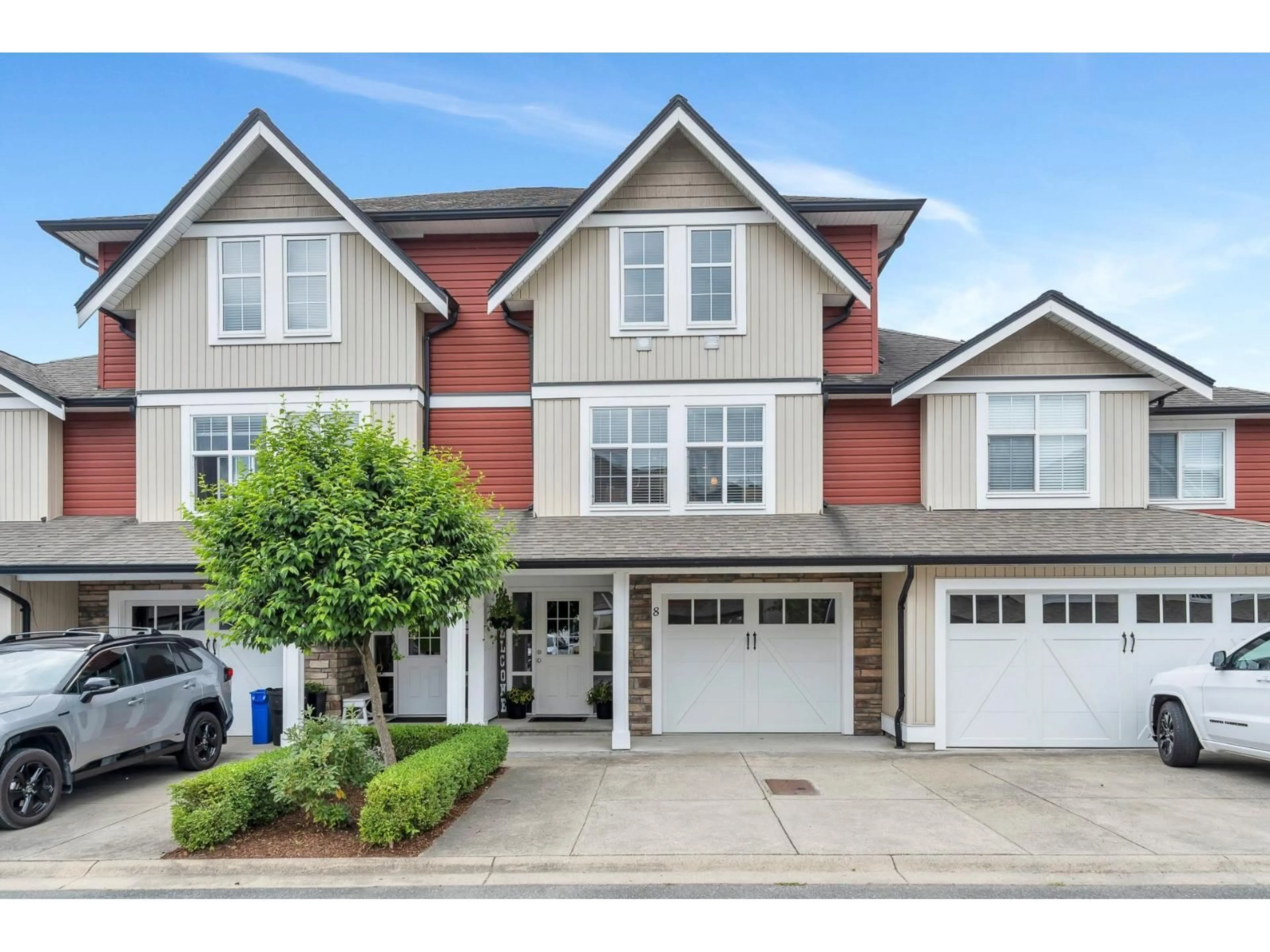 Home with vinyl exterior material, street for 8 - 1700 MACKAY CRESCENT, Agassiz British Columbia V0M1A3