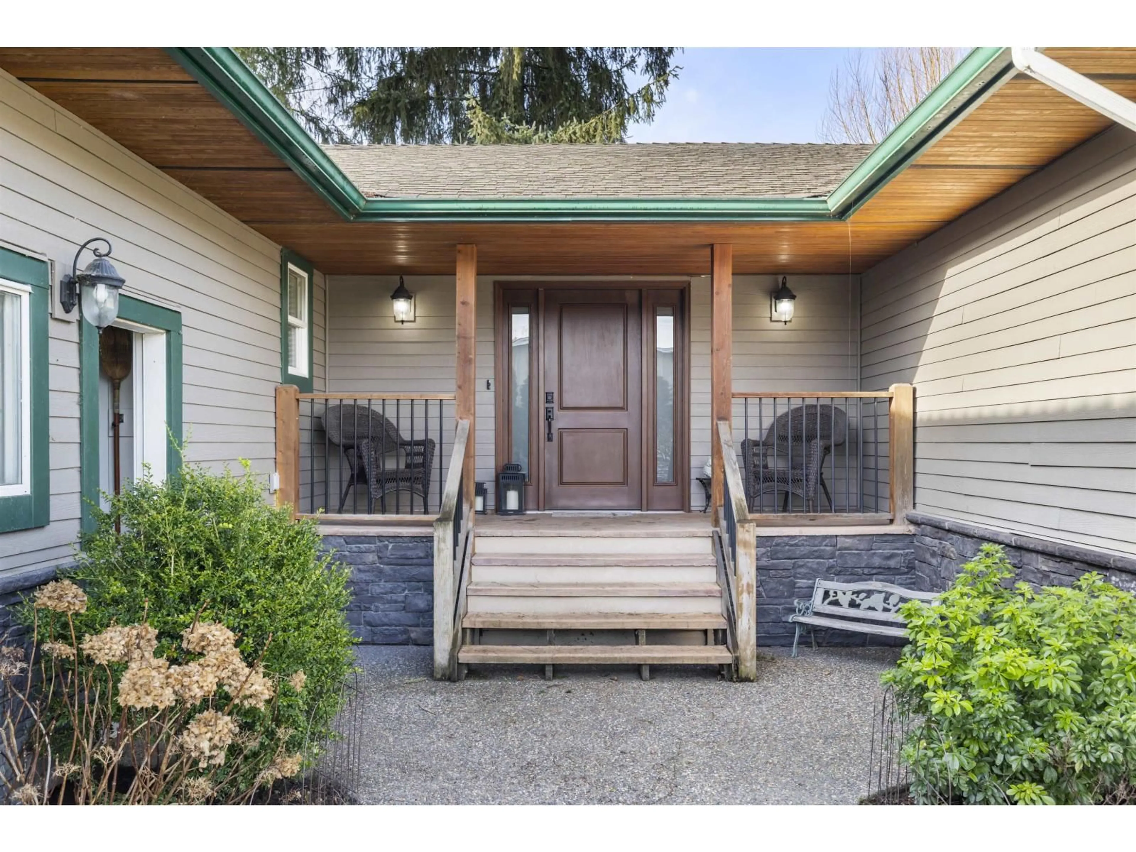 Indoor entryway for 22285 64 AVENUE, Langley British Columbia V2Y2N8