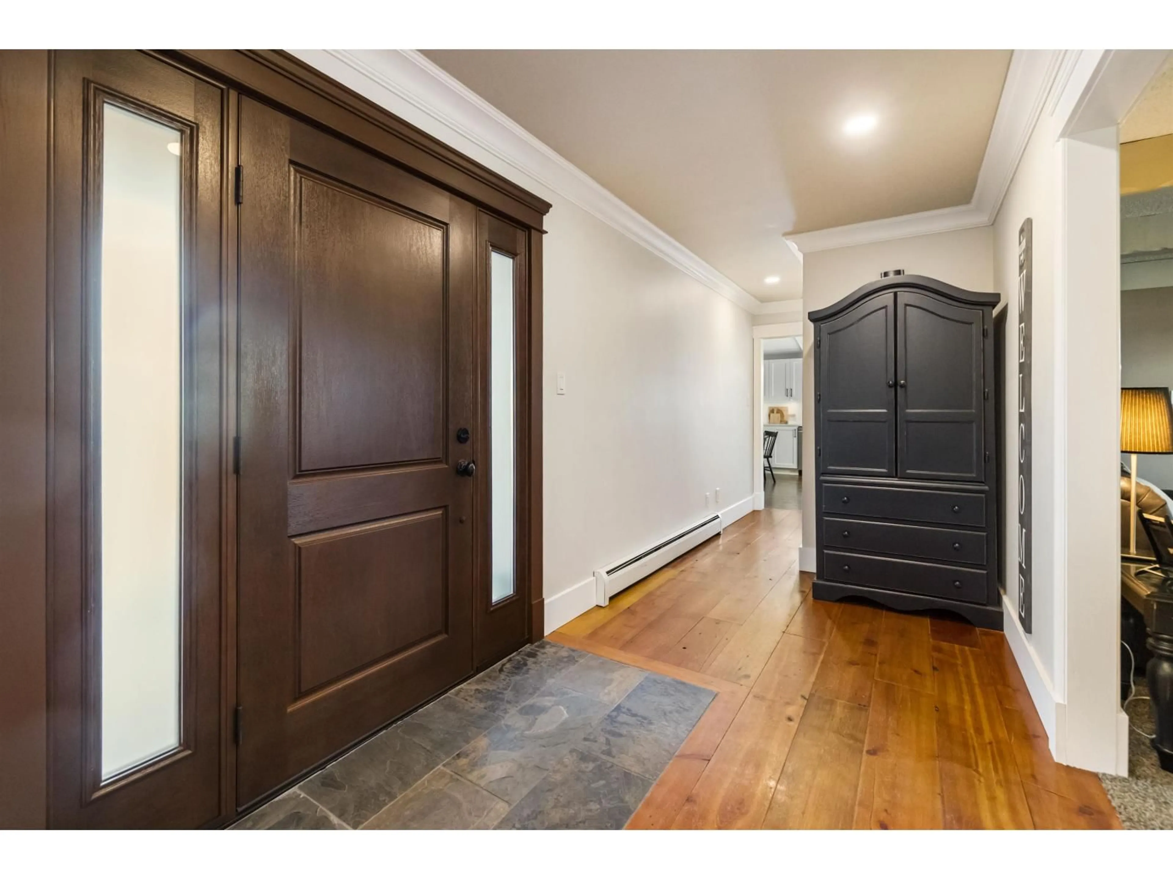 Indoor entryway for 22285 64 AVENUE, Langley British Columbia V2Y2N8