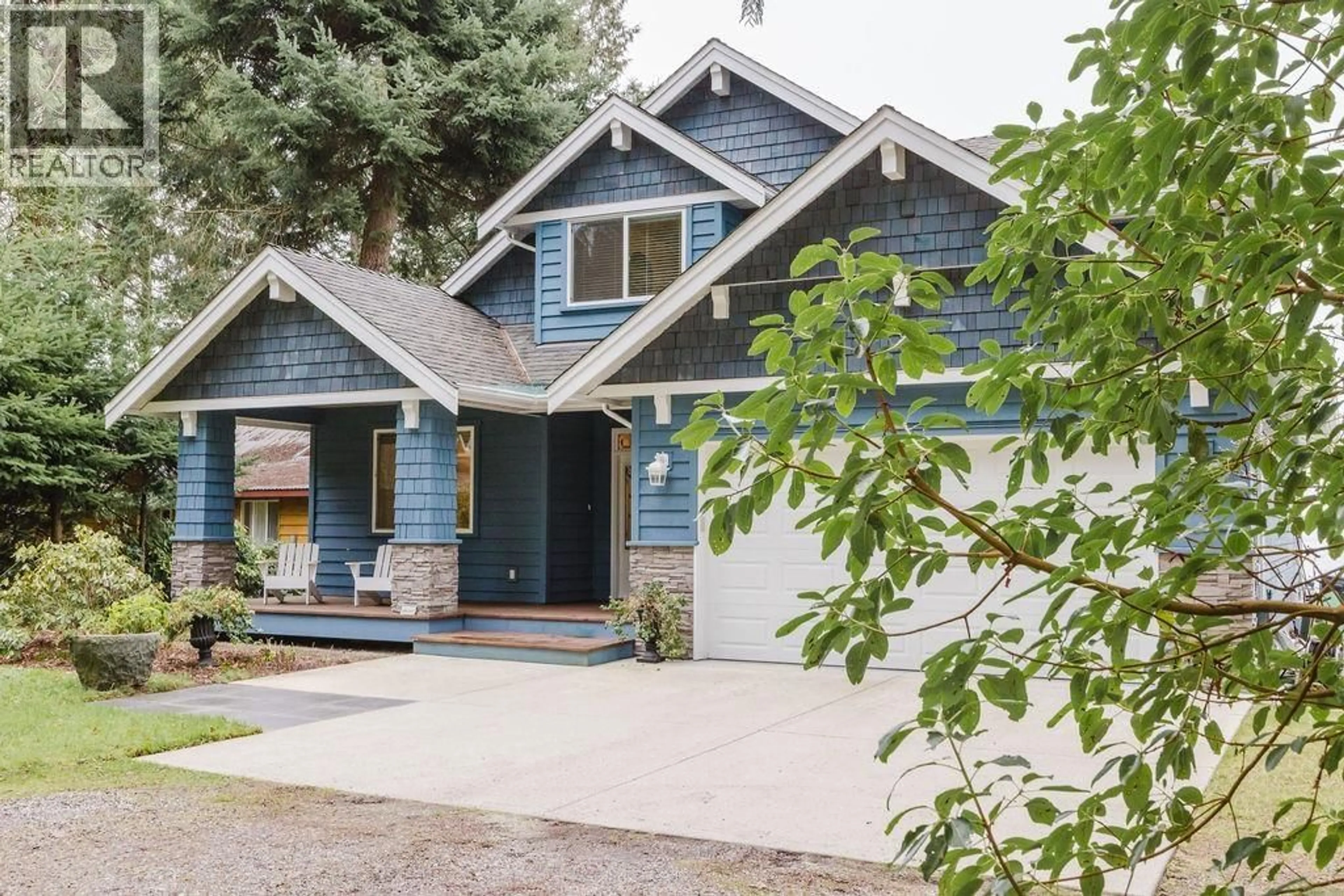 Home with vinyl exterior material, street for 1537 MCCULLOUGH ROAD, Sechelt British Columbia V7Z0A5