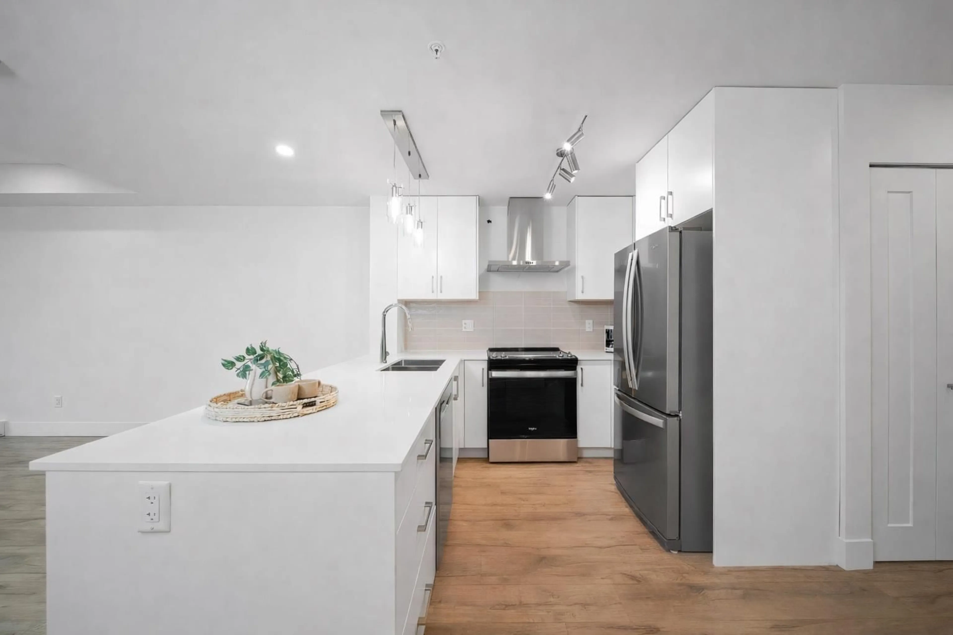 Unknown for 30 - 6328 KING GEORGE BOULEVARD, Surrey British Columbia V3X0L4