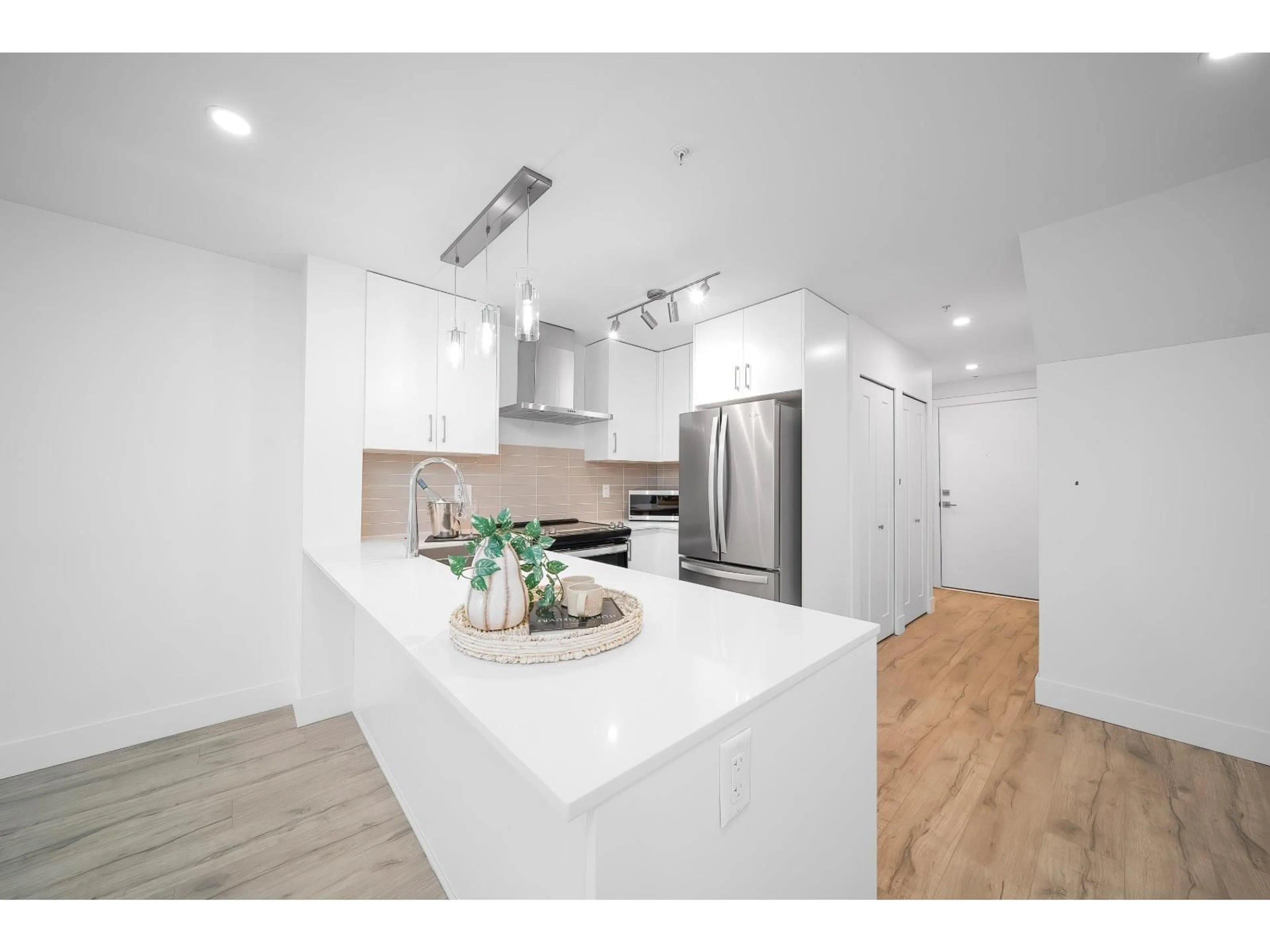Open concept kitchen, unknown for 30 - 6328 KING GEORGE BOULEVARD, Surrey British Columbia V3X0L4