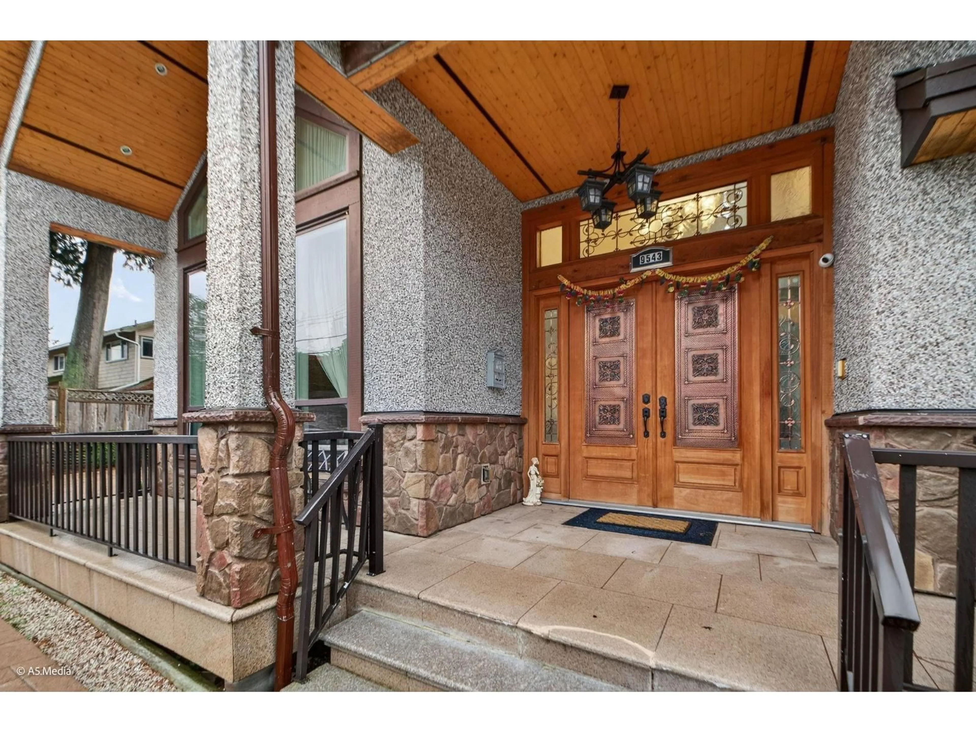 Indoor entryway for 9543 119A STREET, Delta British Columbia V4C6P4