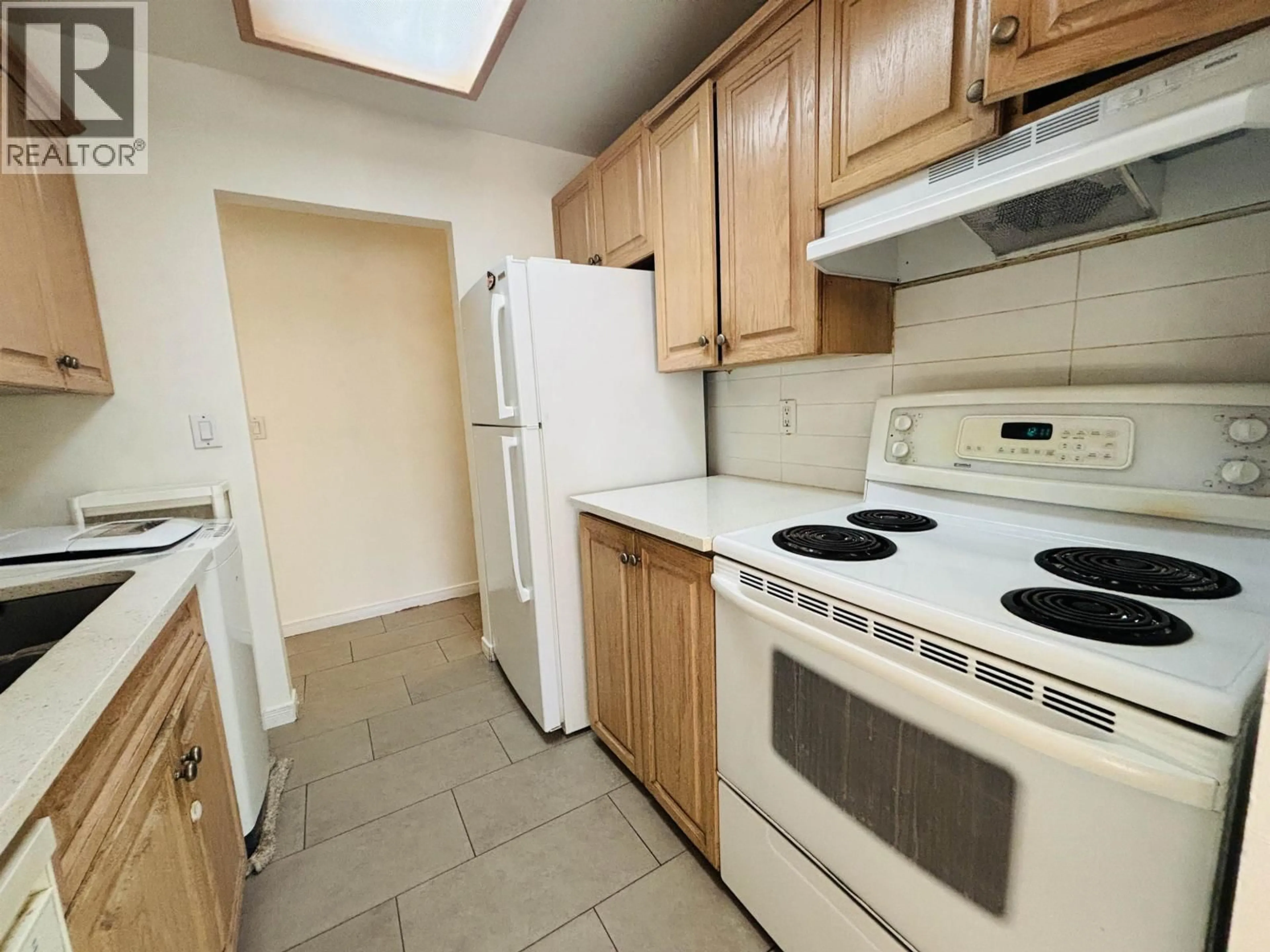 Standard kitchen, unknown for 101 - 8870 CITATION DRIVE, Richmond British Columbia V6Y3A3