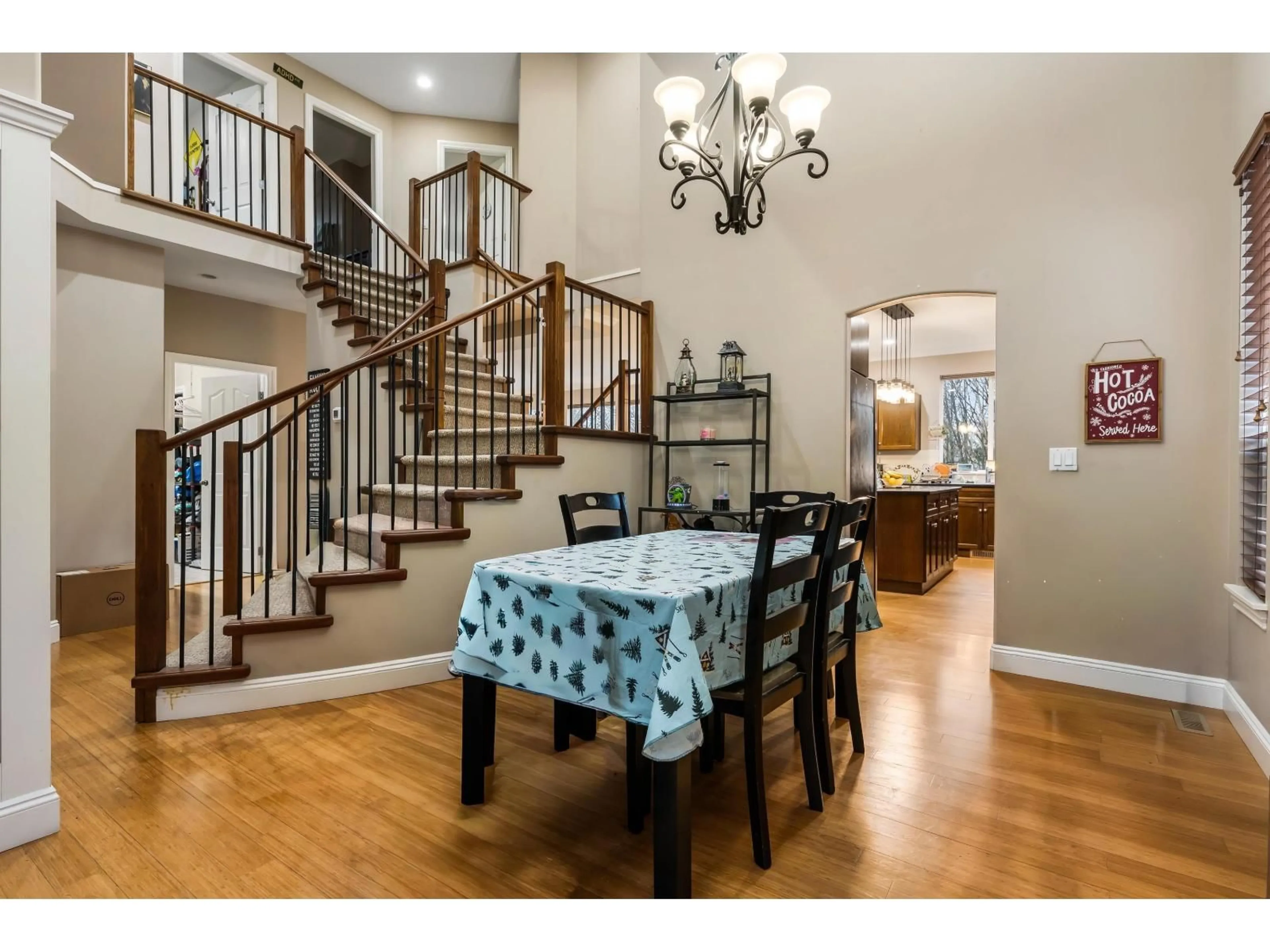 Dining room, wood/laminate floor for 47317 BREWSTER PLACE, Chilliwack British Columbia V2R5Z9