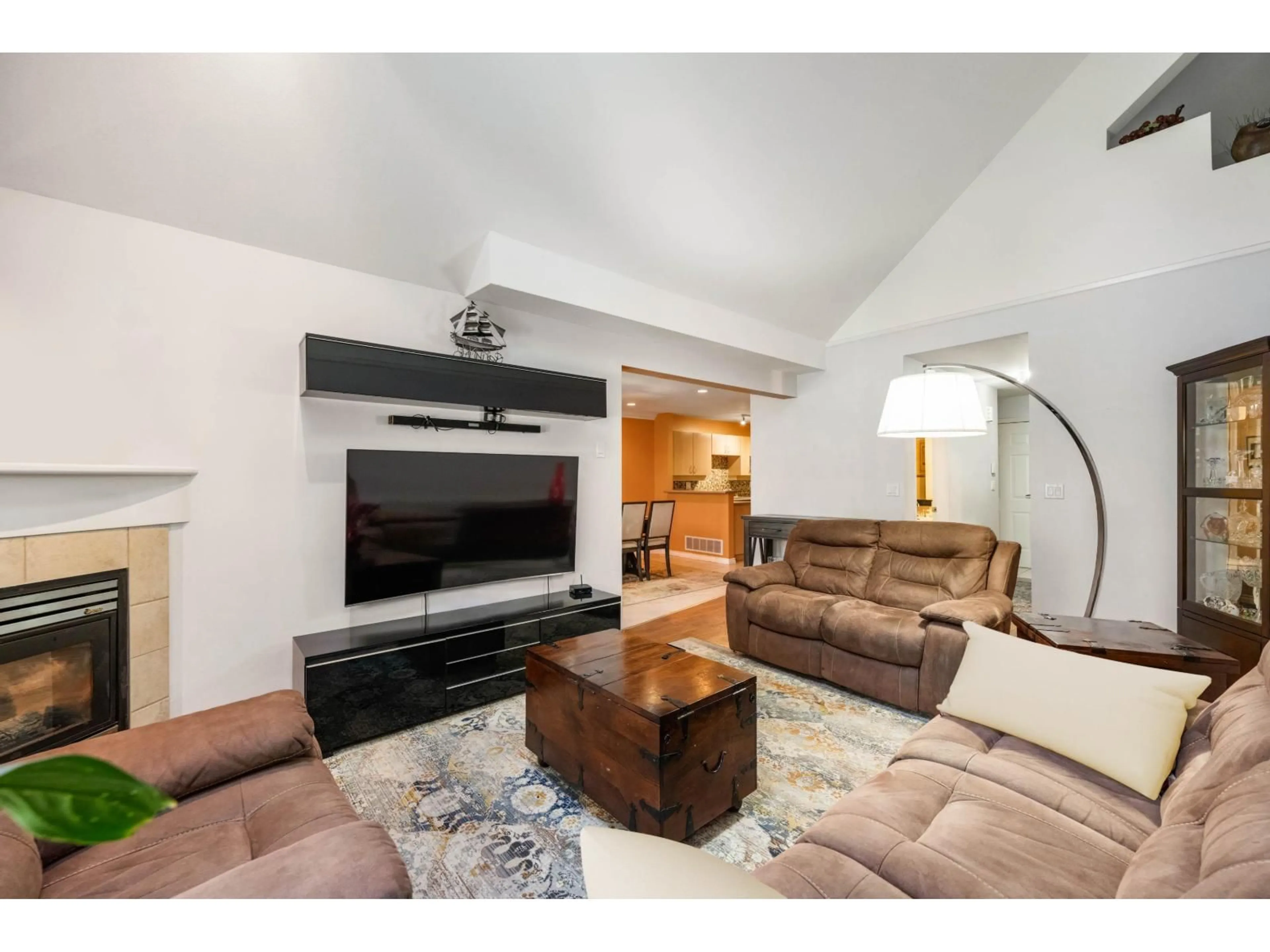 Living room with furniture, wood/laminate floor for 57 - 13918 58 AVENUE, Surrey British Columbia V3X3N8