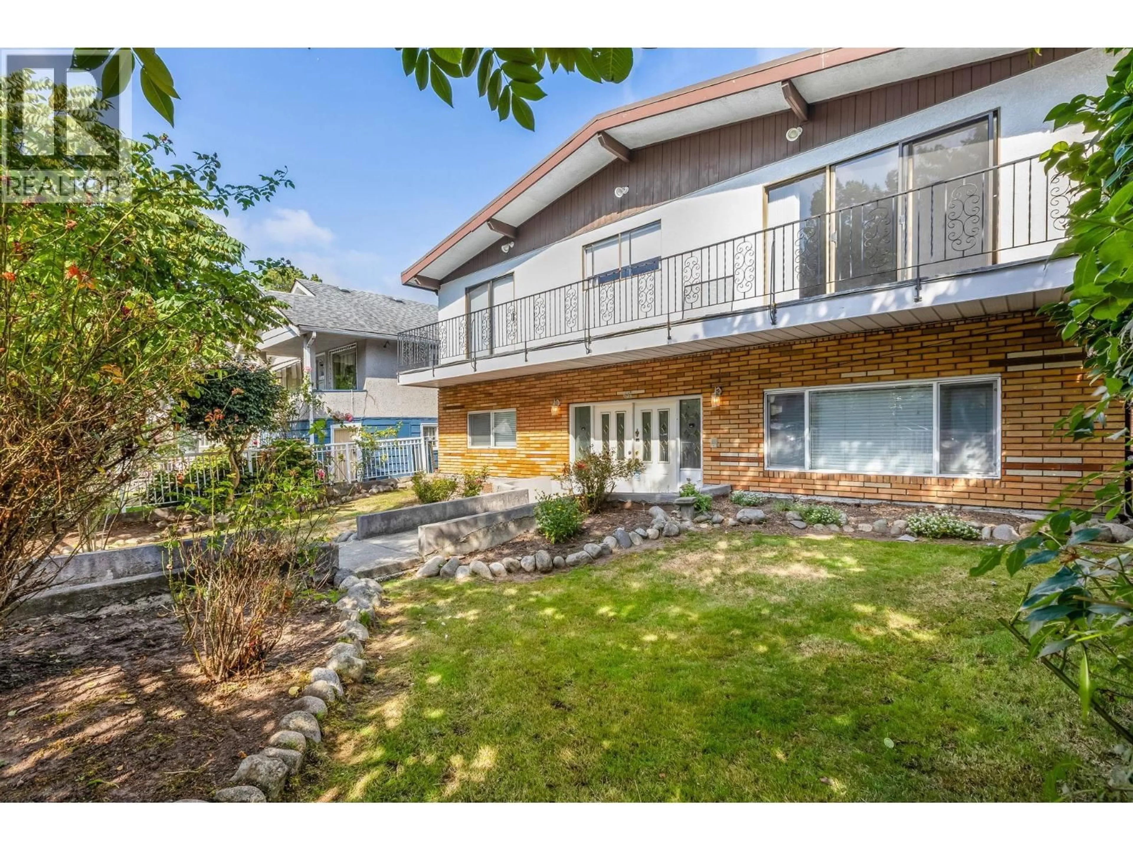 Patio, unknown for 651 17TH AVENUE, Vancouver British Columbia V5V1B5