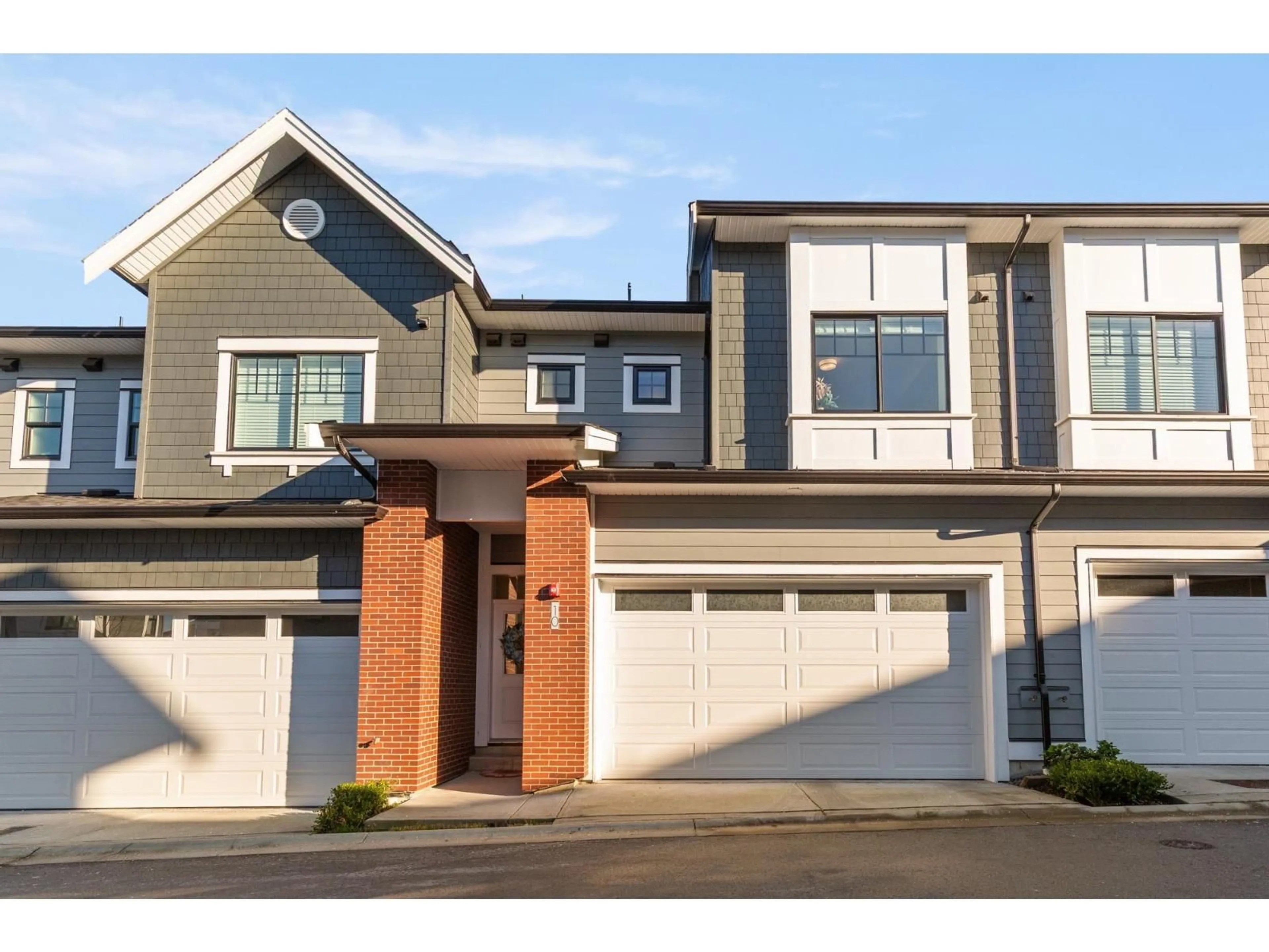 Home with vinyl exterior material, street for 10 - 7640 197 STREET, Langley British Columbia V2Y3W2