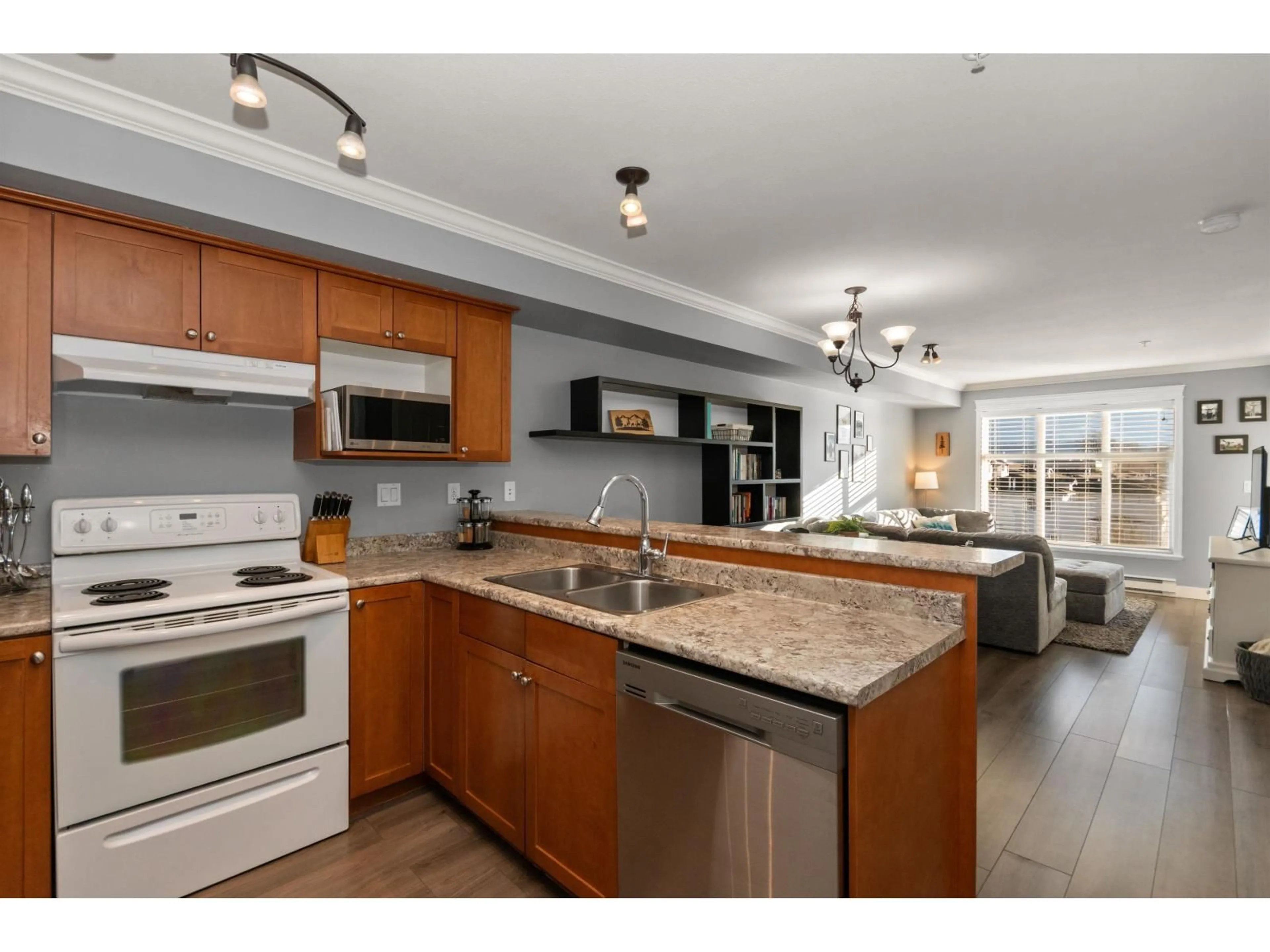 Open concept kitchen, unknown for 314 - 45645 KNIGHT ROAD, Chilliwack British Columbia V2R0B1