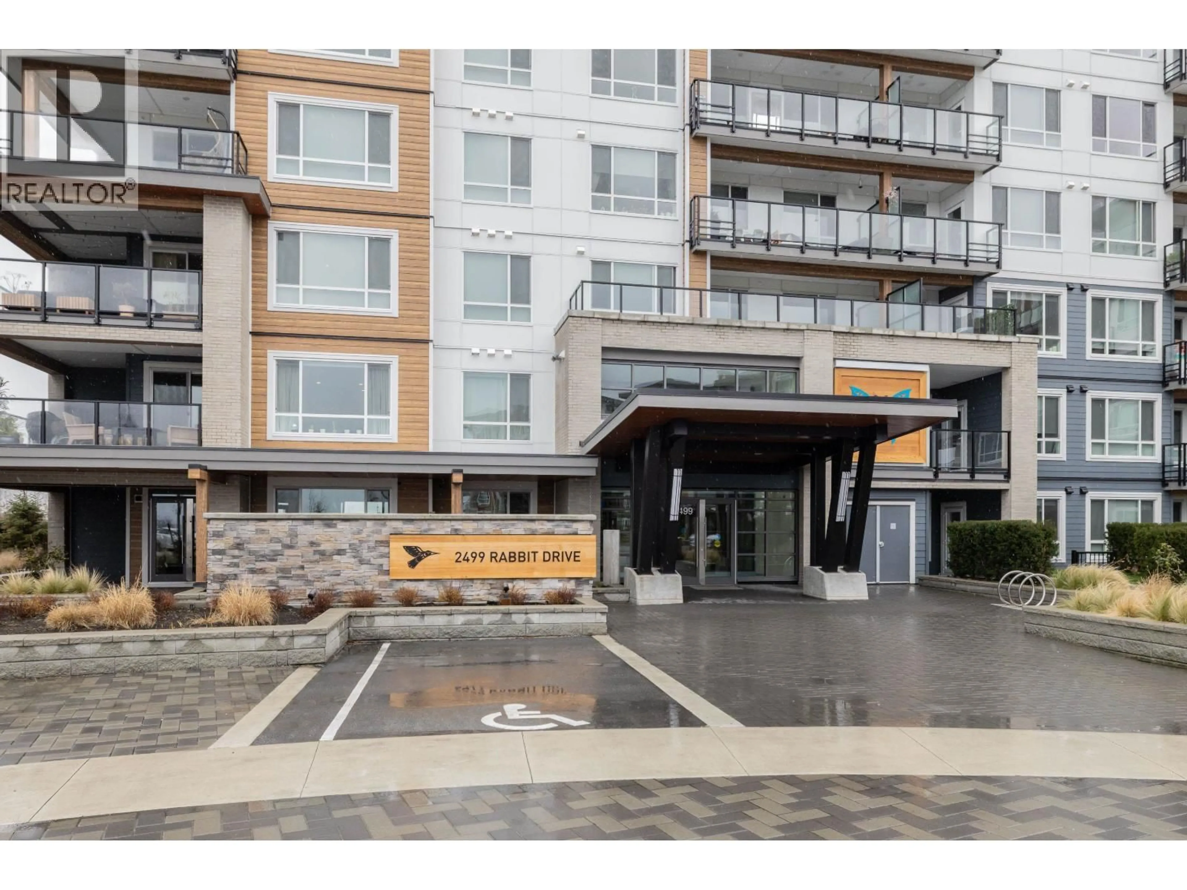 Indoor foyer for 606 - 2499 RABBIT DRIVE, Delta British Columbia V4M0G4