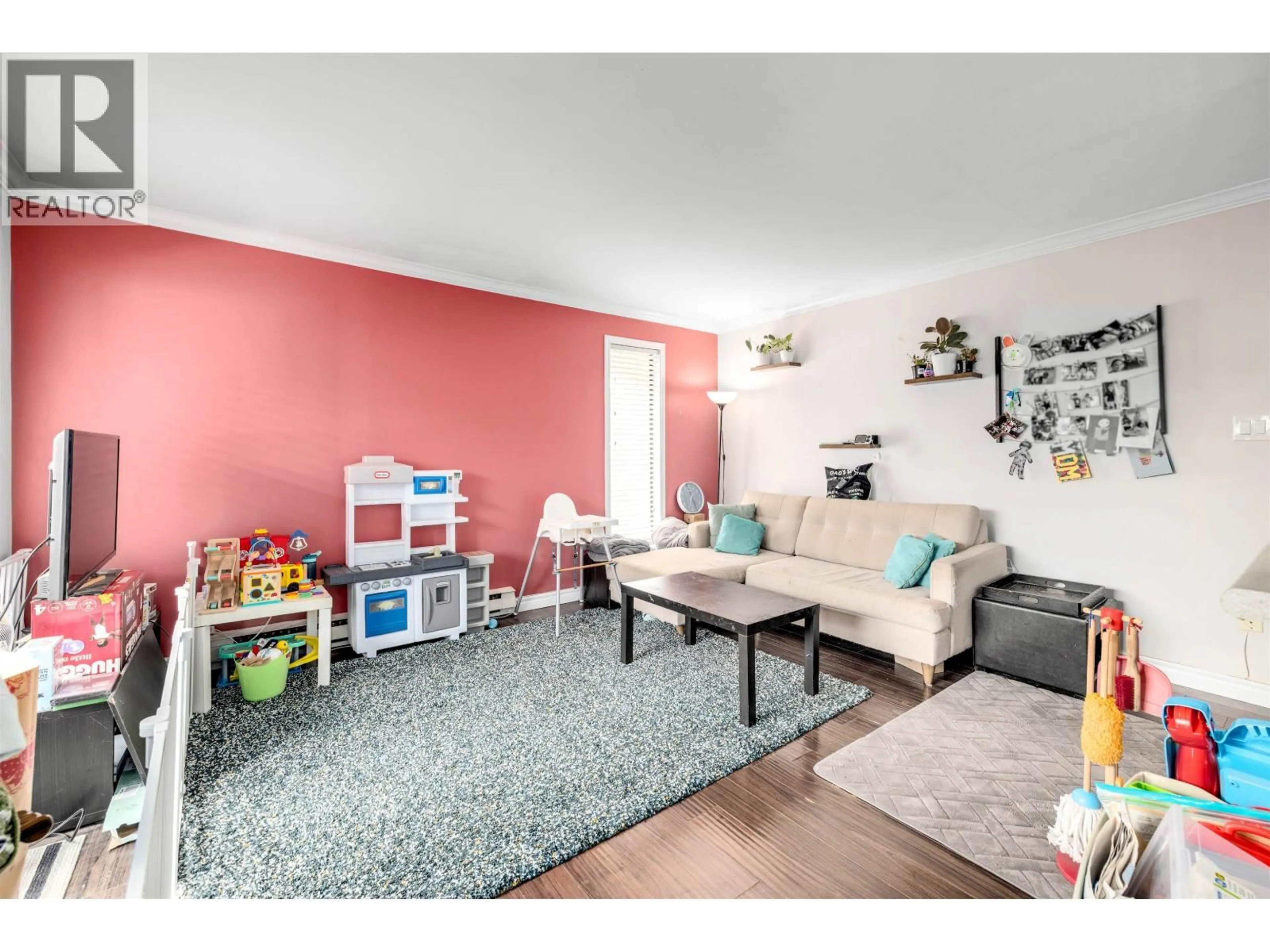 Living room with furniture, unknown for 404 - 340 GINGER DRIVE, New Westminster British Columbia V3L5L7