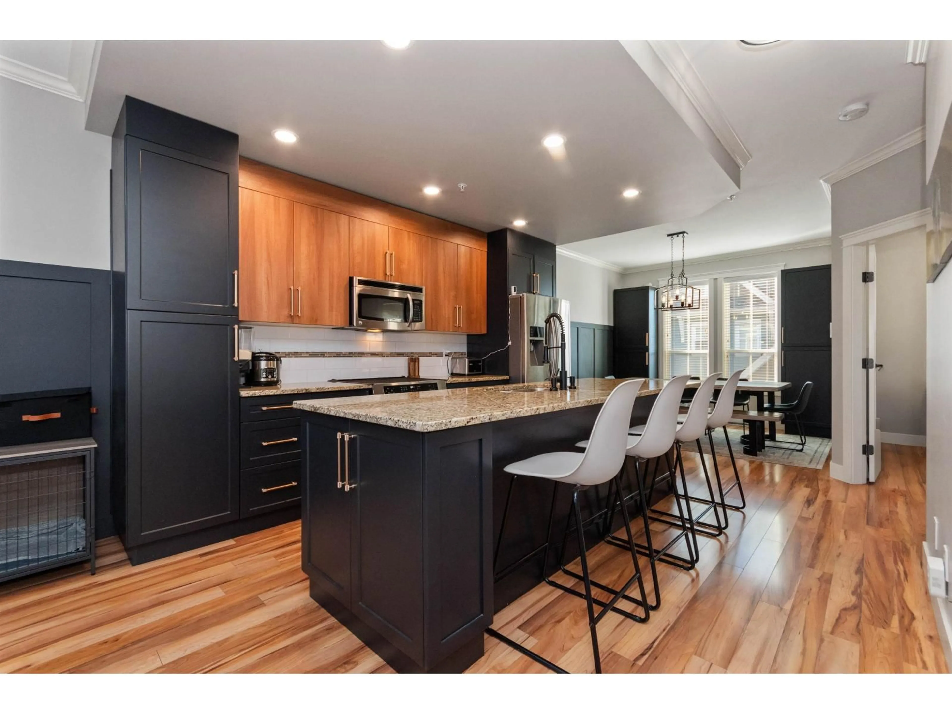 Open concept kitchen, wood/laminate floor for 10 - 45137 NICOMEN CRESCENT, Chilliwack British Columbia V2R0R3