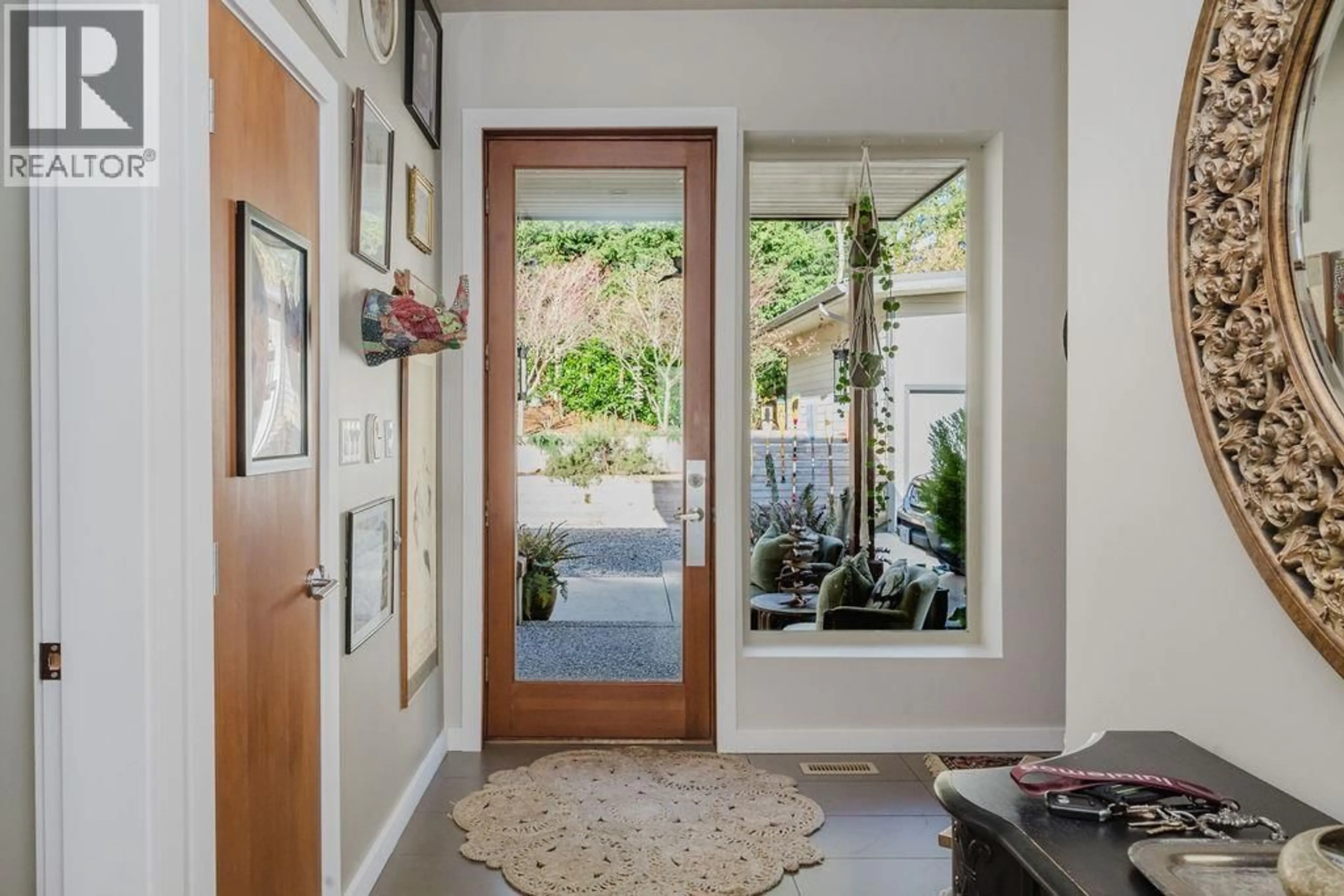 Indoor entryway for 6260 SUNRISE BOULEVARD, Sechelt British Columbia V7Z0R5