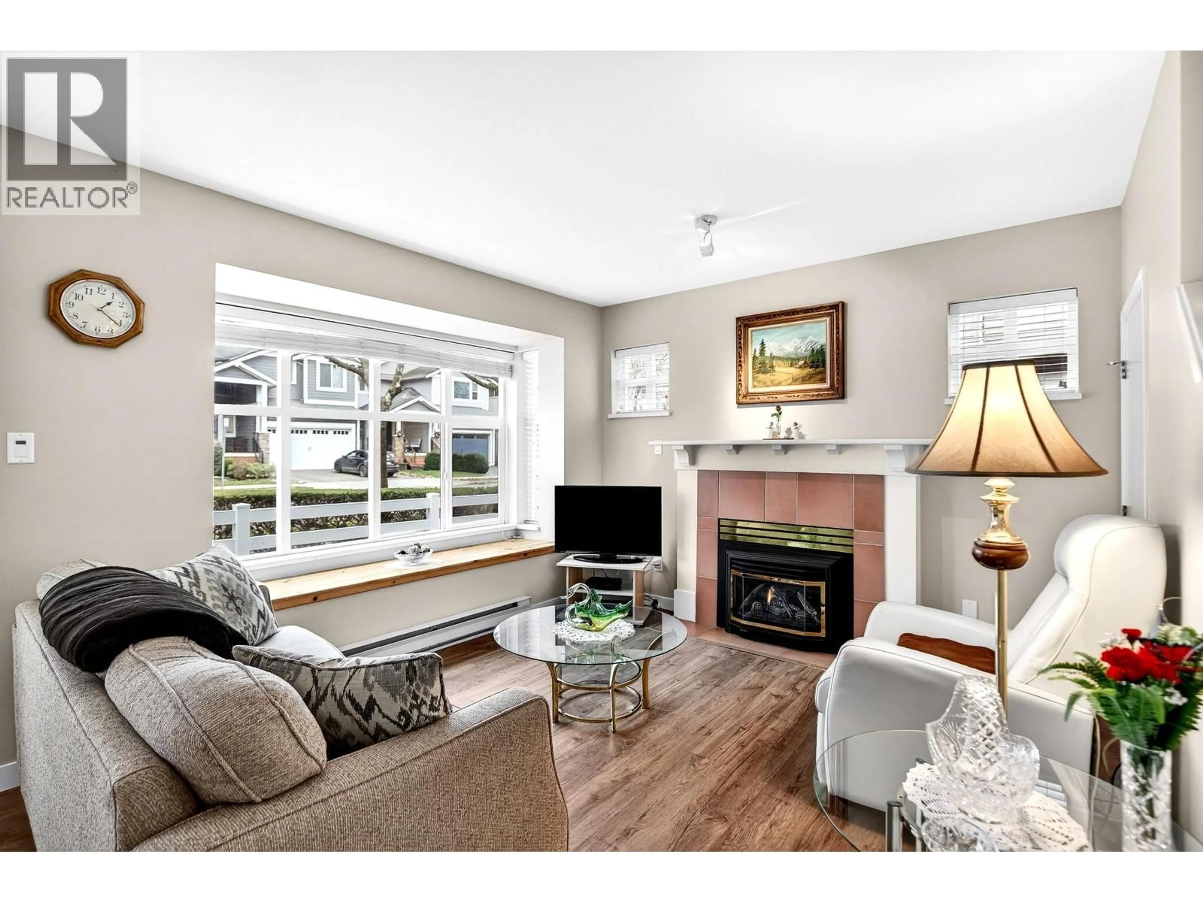 Living room with furniture, wood/laminate floor for 8 - 11757 236 STREET, Maple Ridge British Columbia V4R2E4