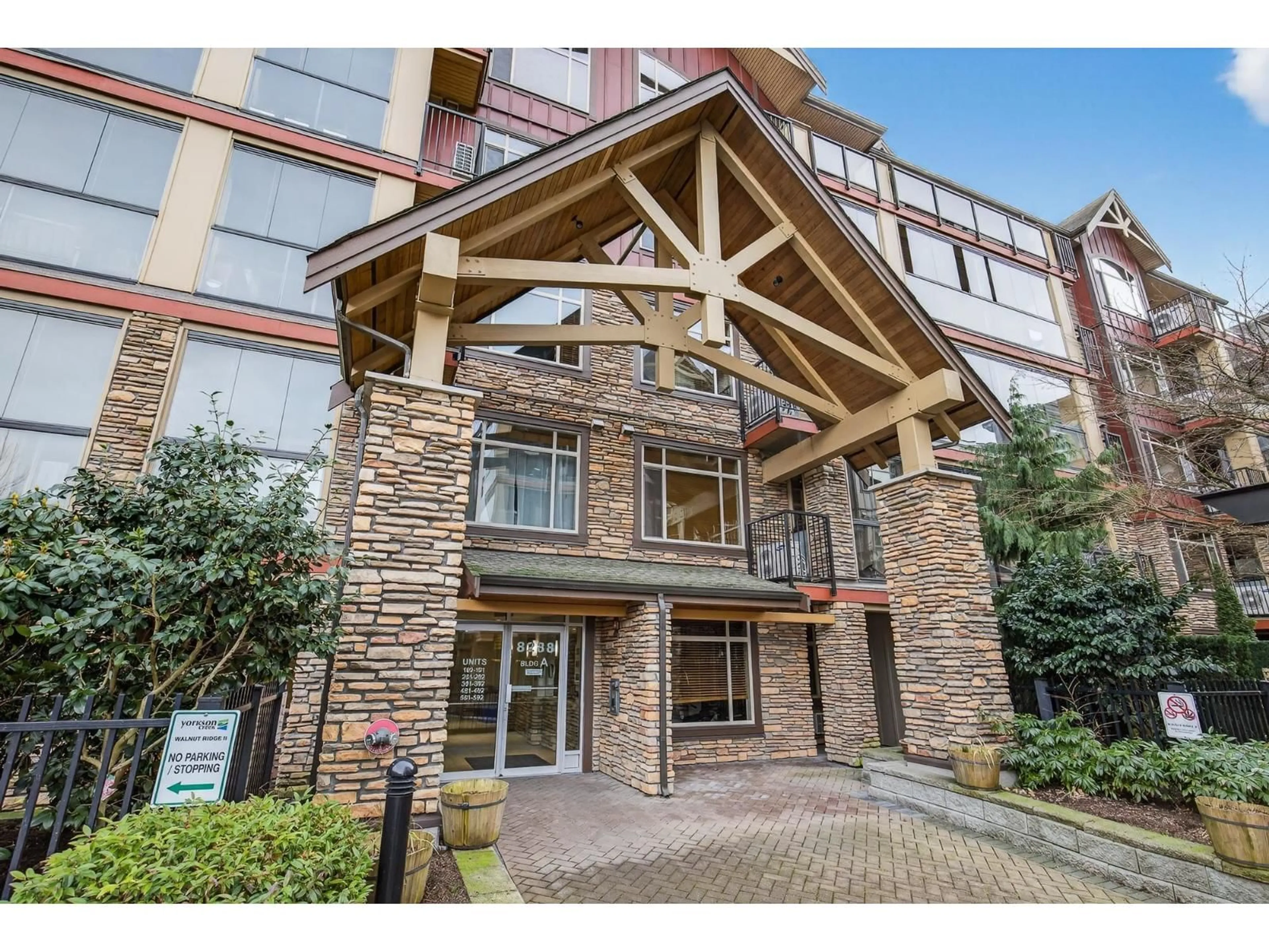 Indoor foyer for 581 - 8288 207A STREET, Langley British Columbia V2Y0L2