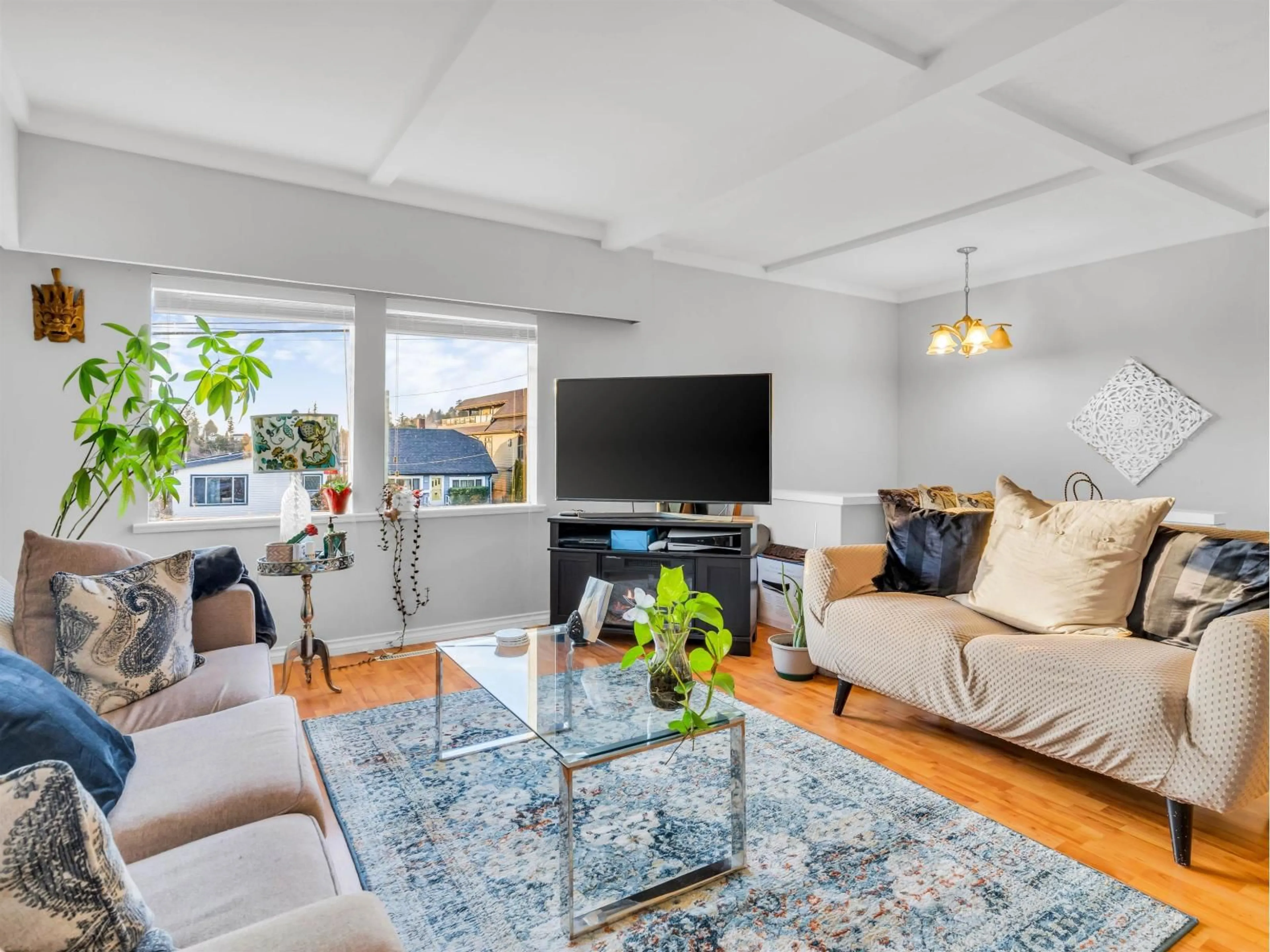 Living room with furniture, unknown for 852 STEVENS STREET, White Rock British Columbia V4B4X2