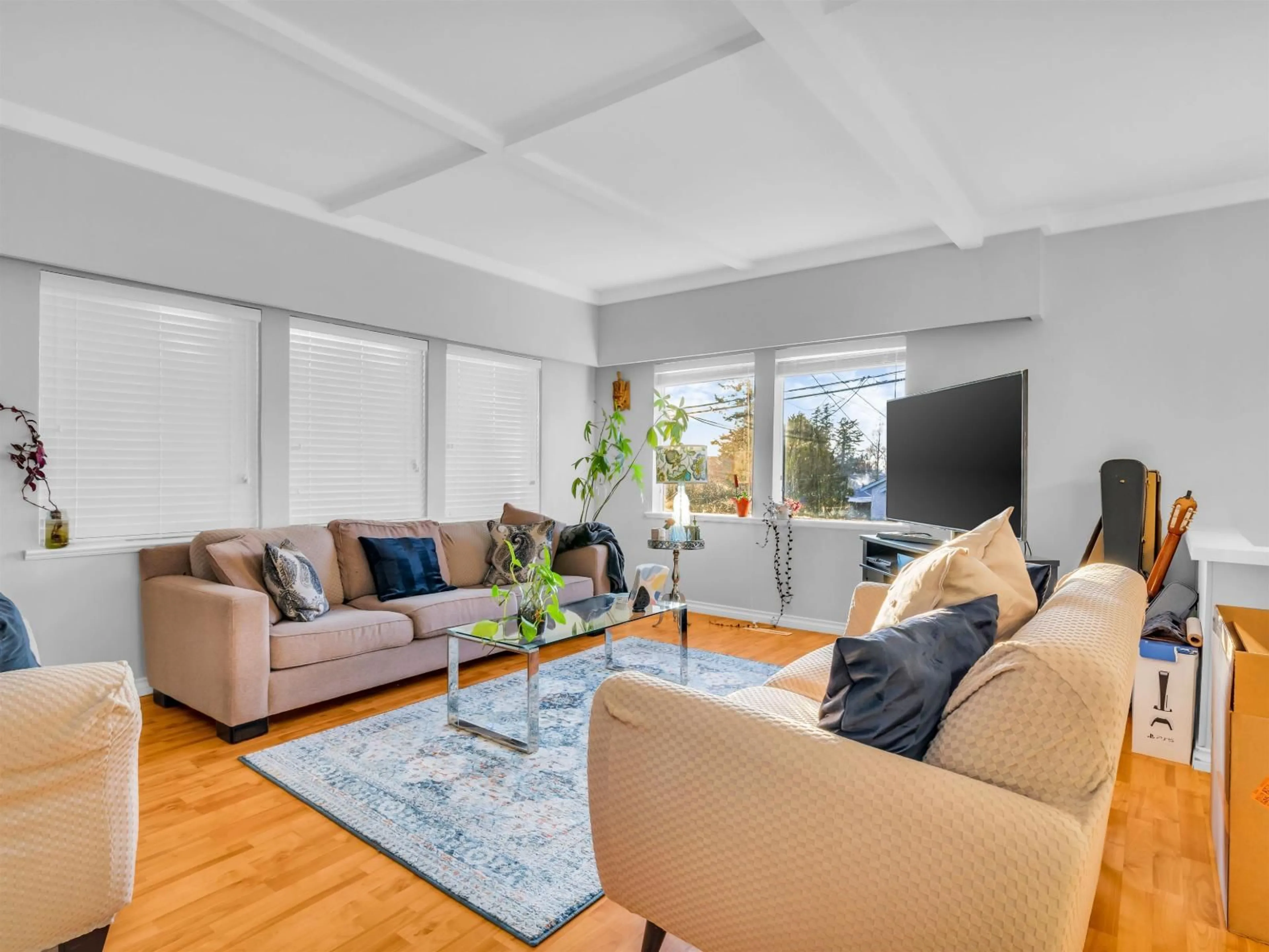 Living room with furniture, unknown for 852 STEVENS STREET, White Rock British Columbia V4B4X2