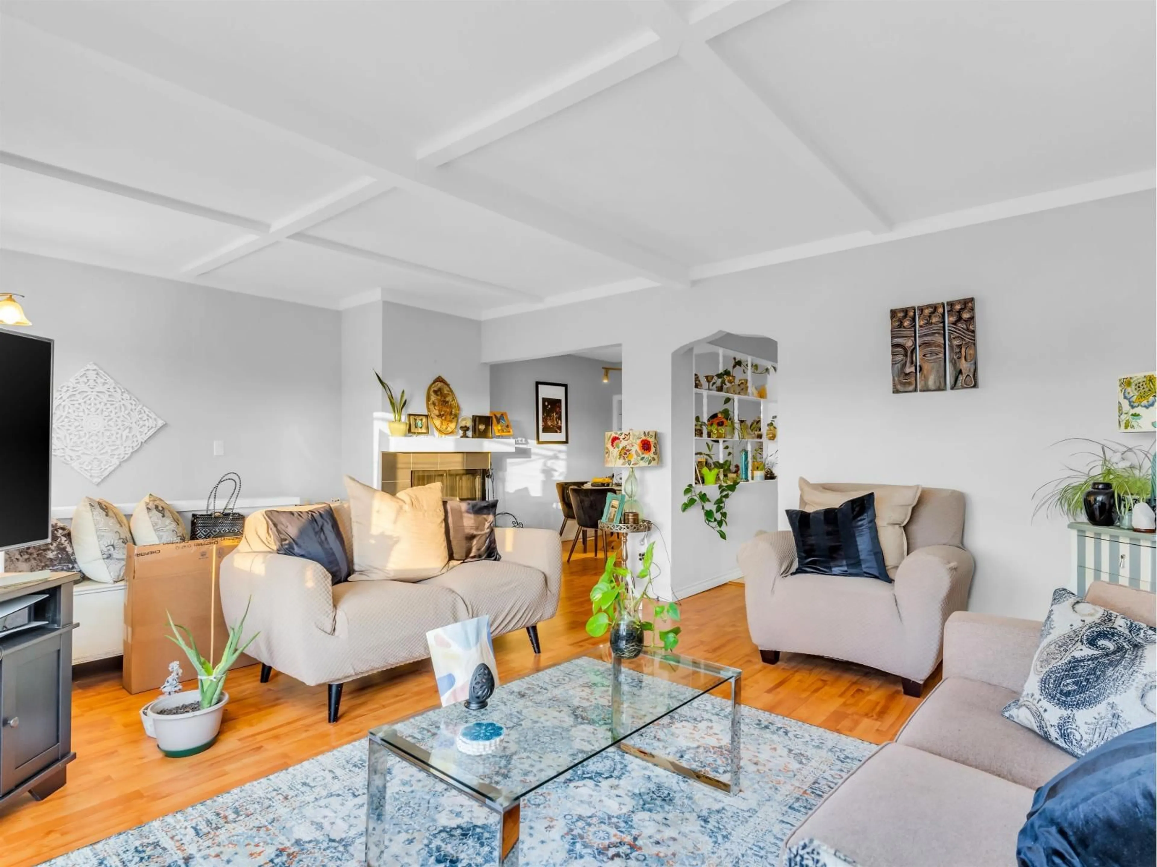 Living room with furniture, unknown for 852 STEVENS STREET, White Rock British Columbia V4B4X2