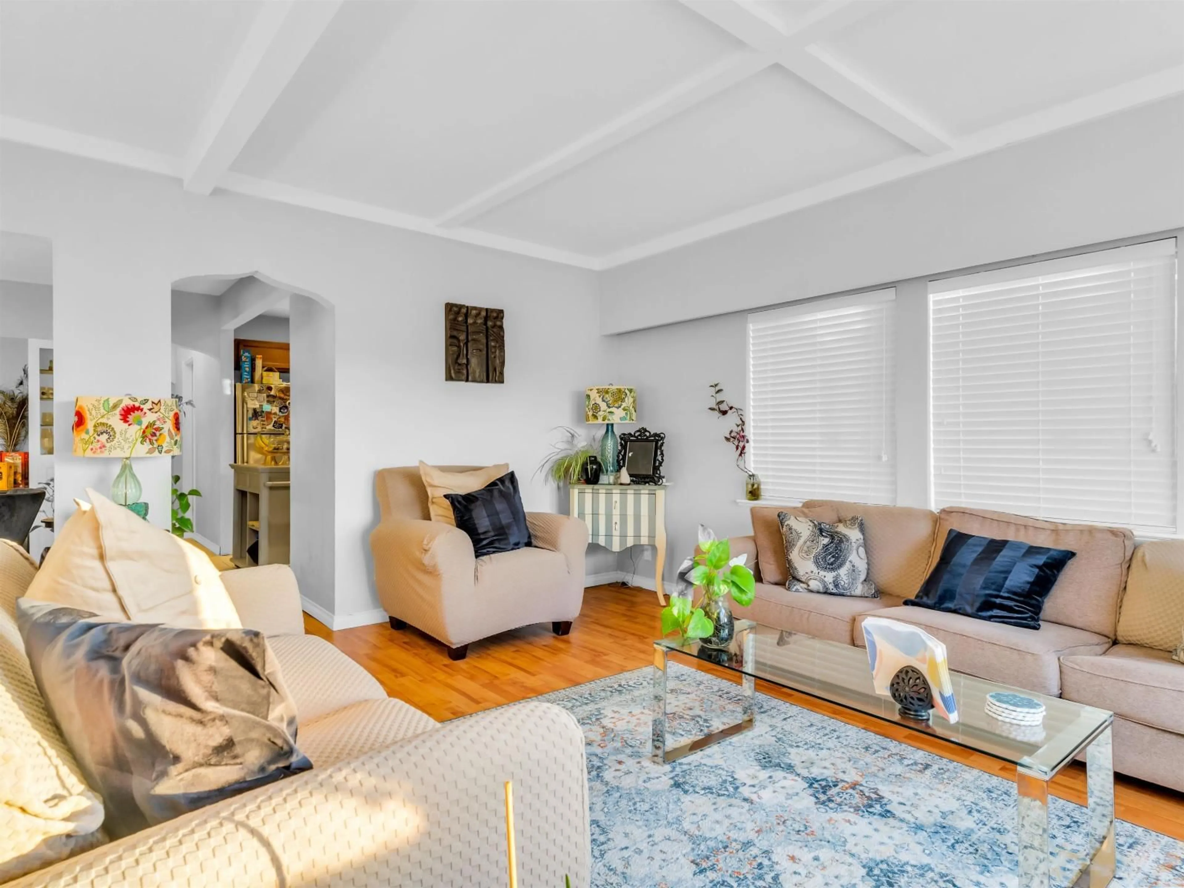 Living room with furniture, wood/laminate floor for 852 STEVENS STREET, White Rock British Columbia V4B4X2