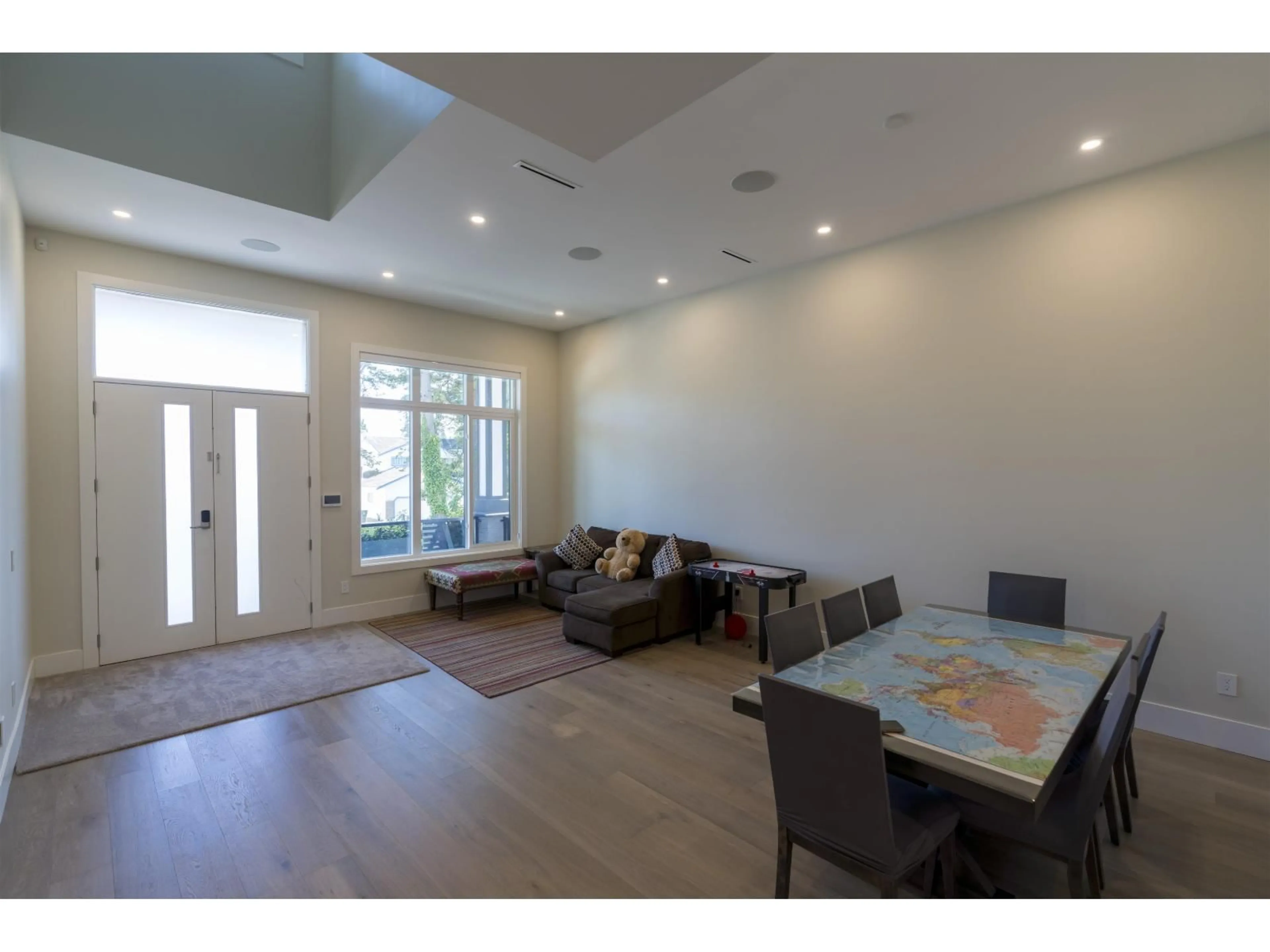 A pic of a room for 937 160B STREET, Surrey British Columbia V4A9A7