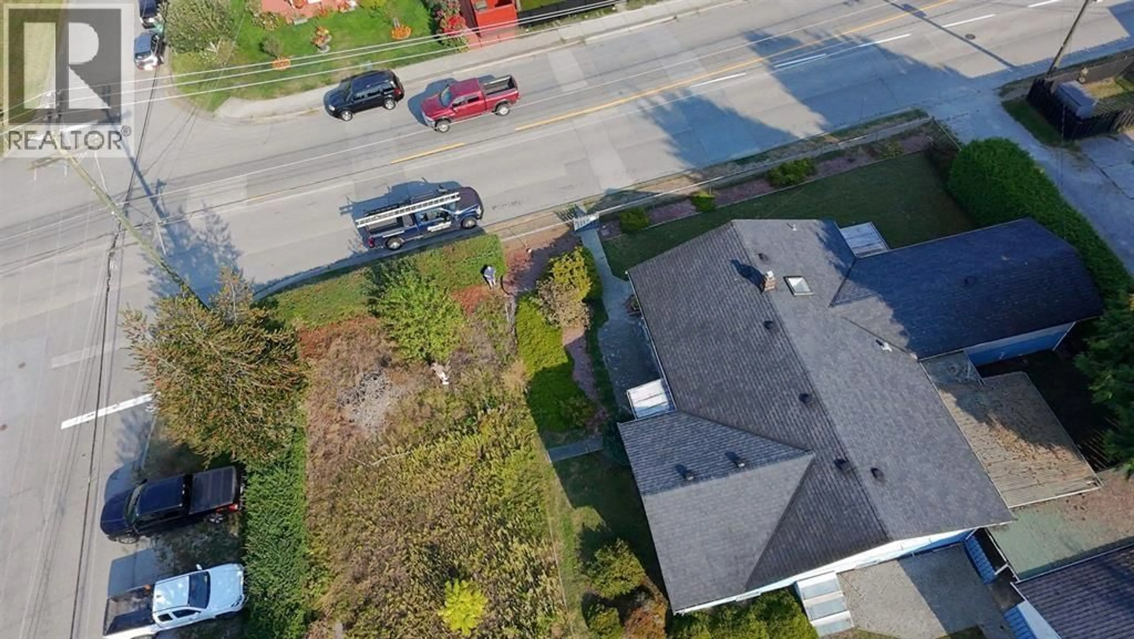A pic from outside/outdoor area/front of a property/back of a property/a pic from drone, street for 3047 OXFORD STREET, Port Coquitlam British Columbia V3B4C2