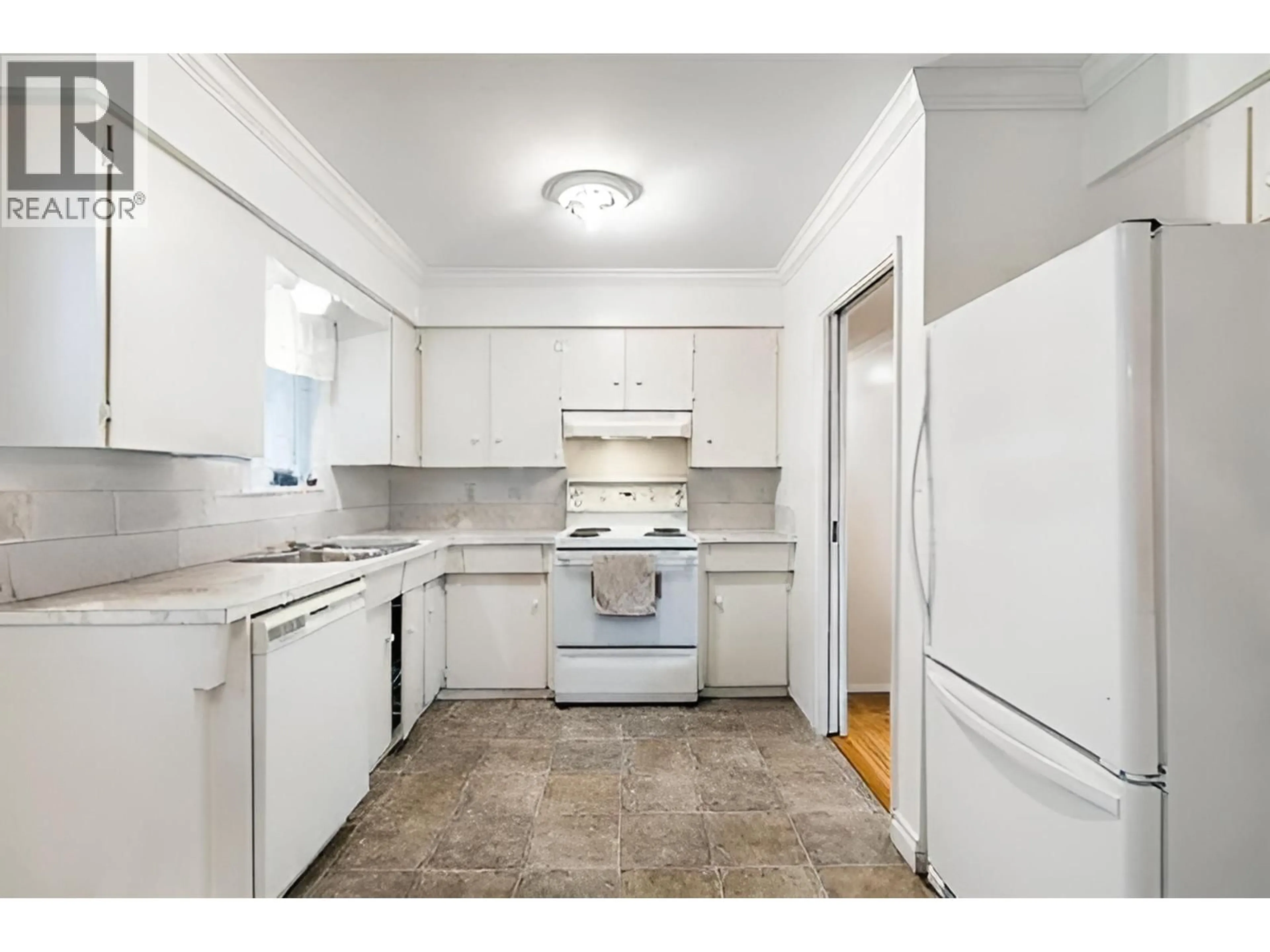 Standard kitchen, ceramic/tile floor for 3561 YORK STREET, Port Coquitlam British Columbia V3B4A8