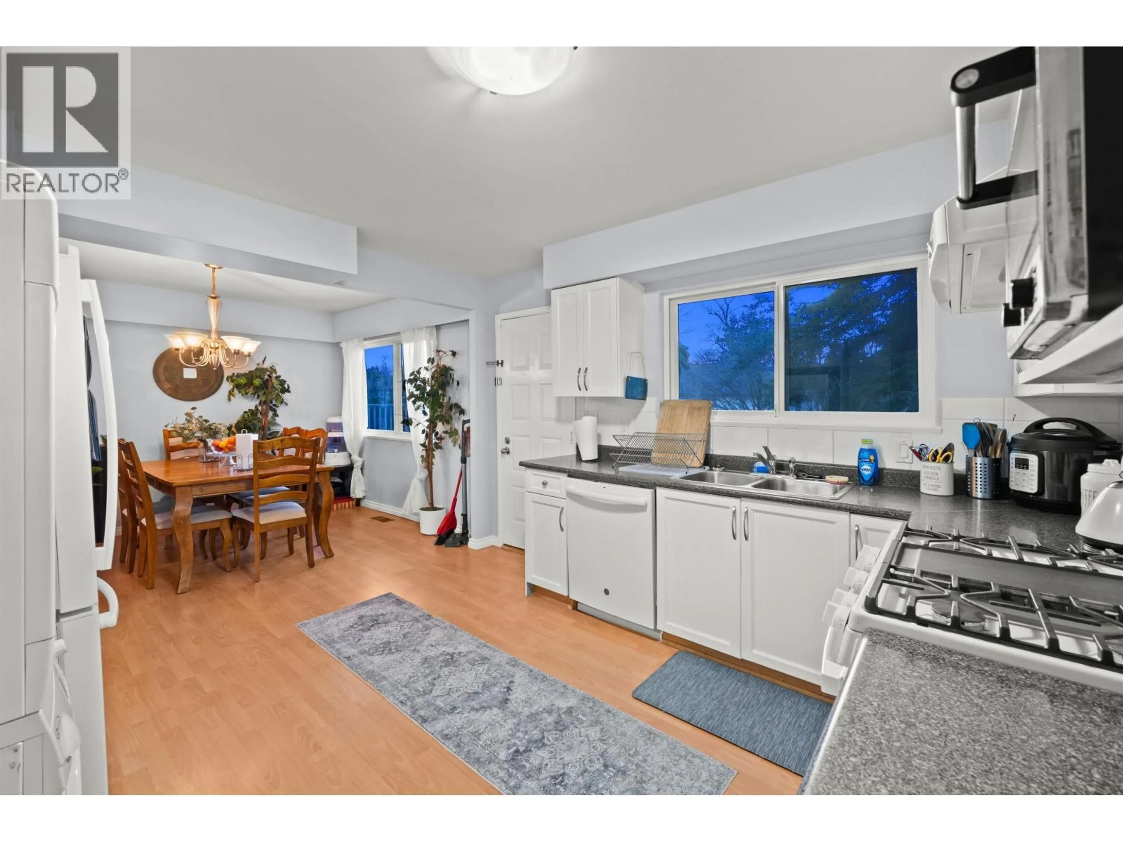 Open concept kitchen, unknown for 3949 SEFTON STREET, Port Coquitlam British Columbia V3B3S2