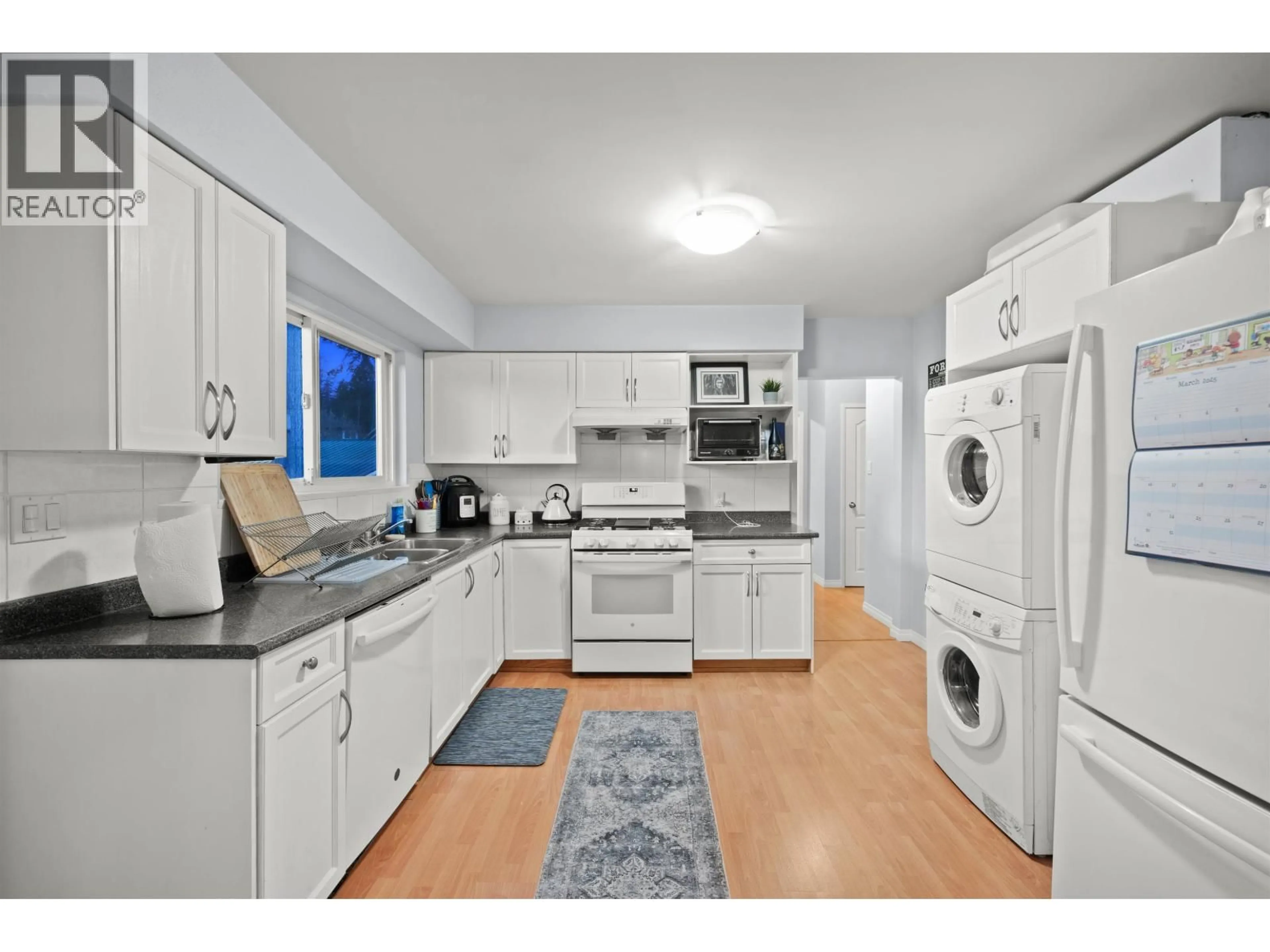 Standard kitchen, unknown for 3949 SEFTON STREET, Port Coquitlam British Columbia V3B3S2