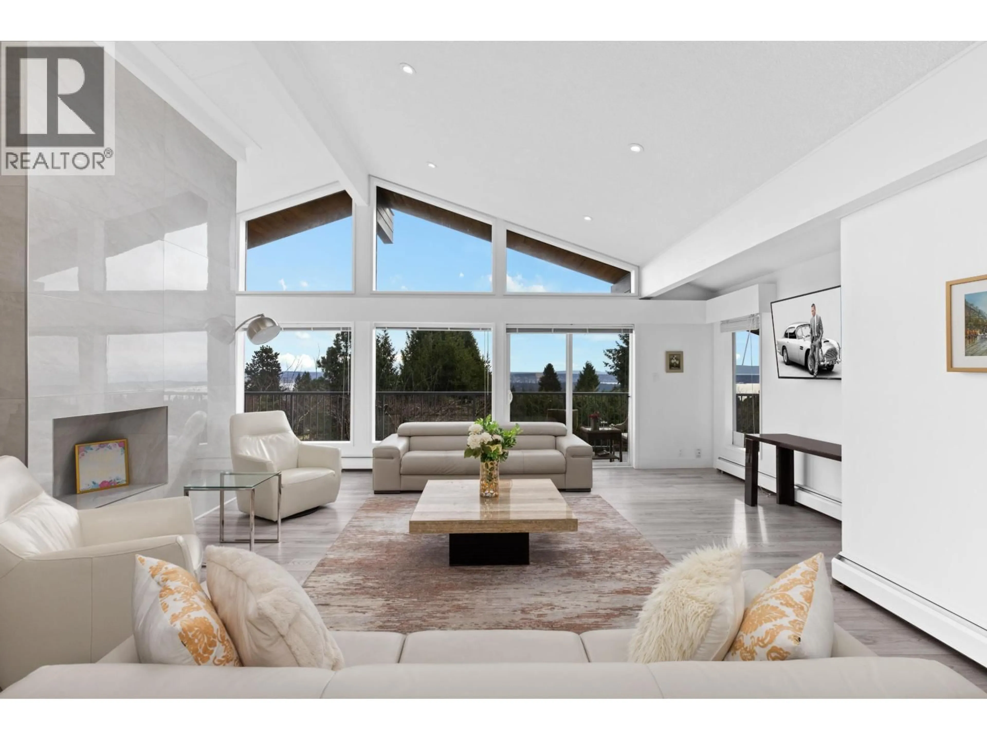 Living room with furniture, unknown for 1257 CHARTWELL PLACE, West Vancouver British Columbia V7S2S2