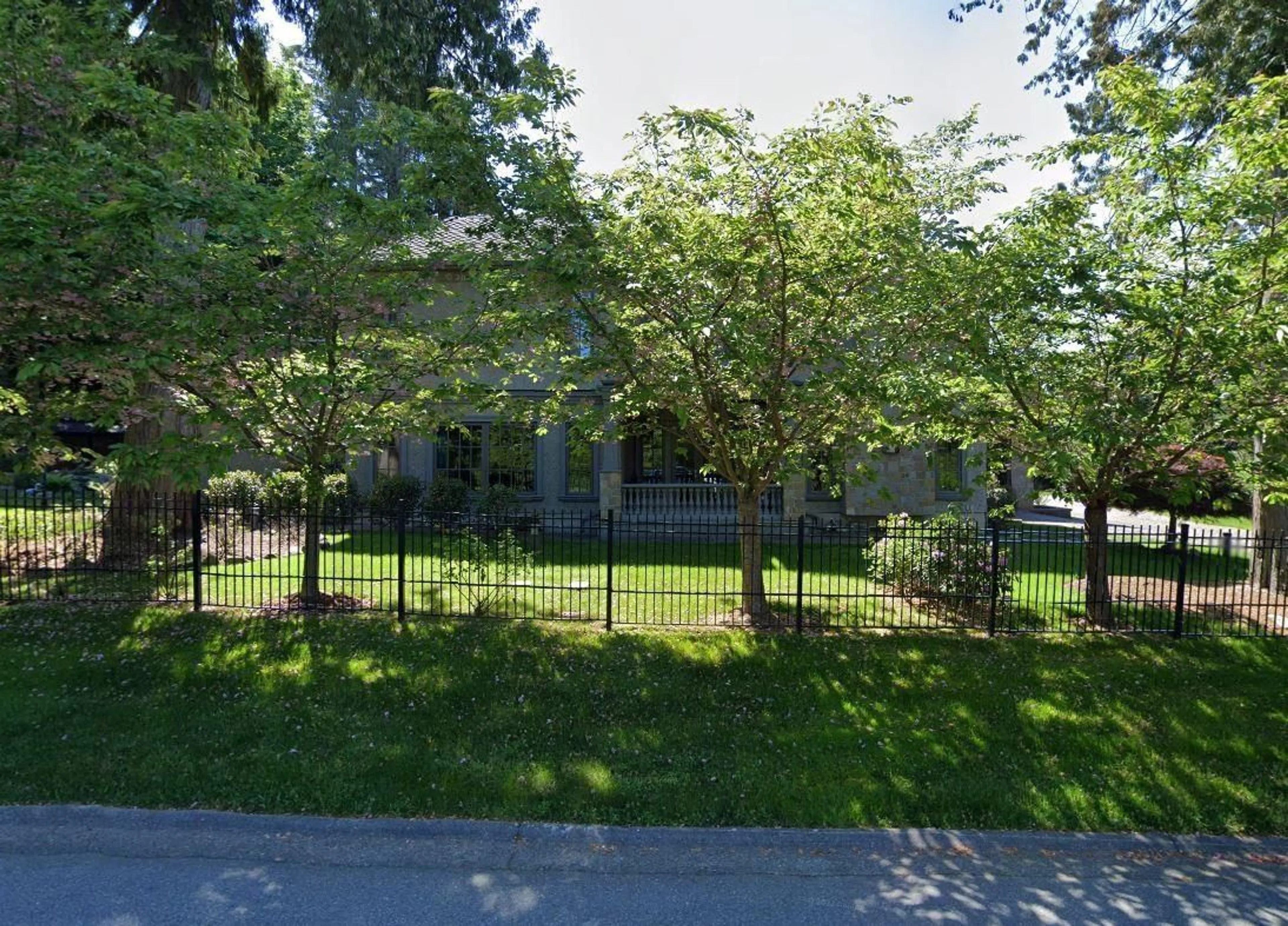 A pic from outside/outdoor area/front of a property/back of a property/a pic from drone, street for 2923 WOODCREST PLACE, Surrey British Columbia V4P2K8