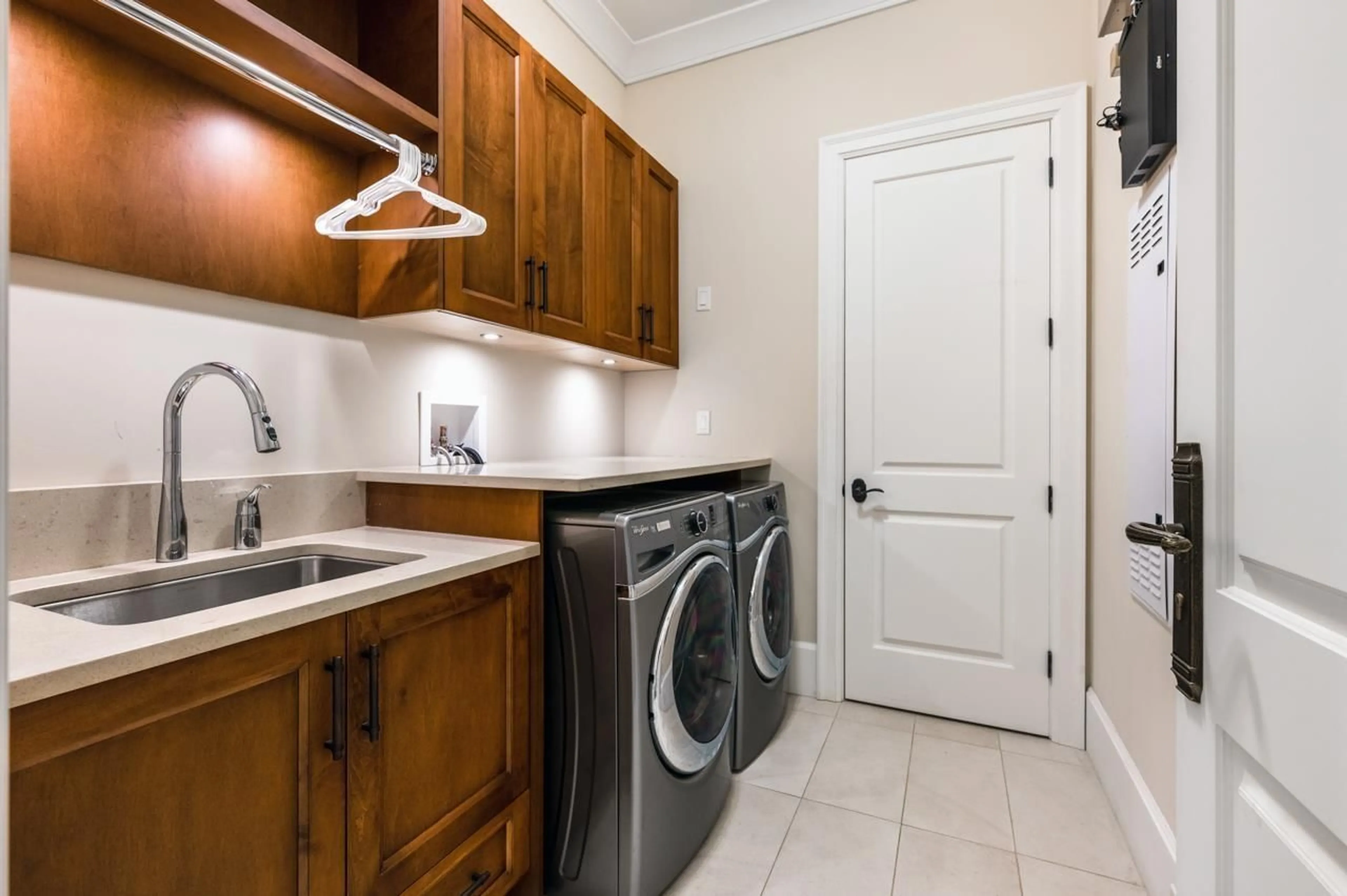 Laundry room for 2923 WOODCREST PLACE, Surrey British Columbia V4P2K8