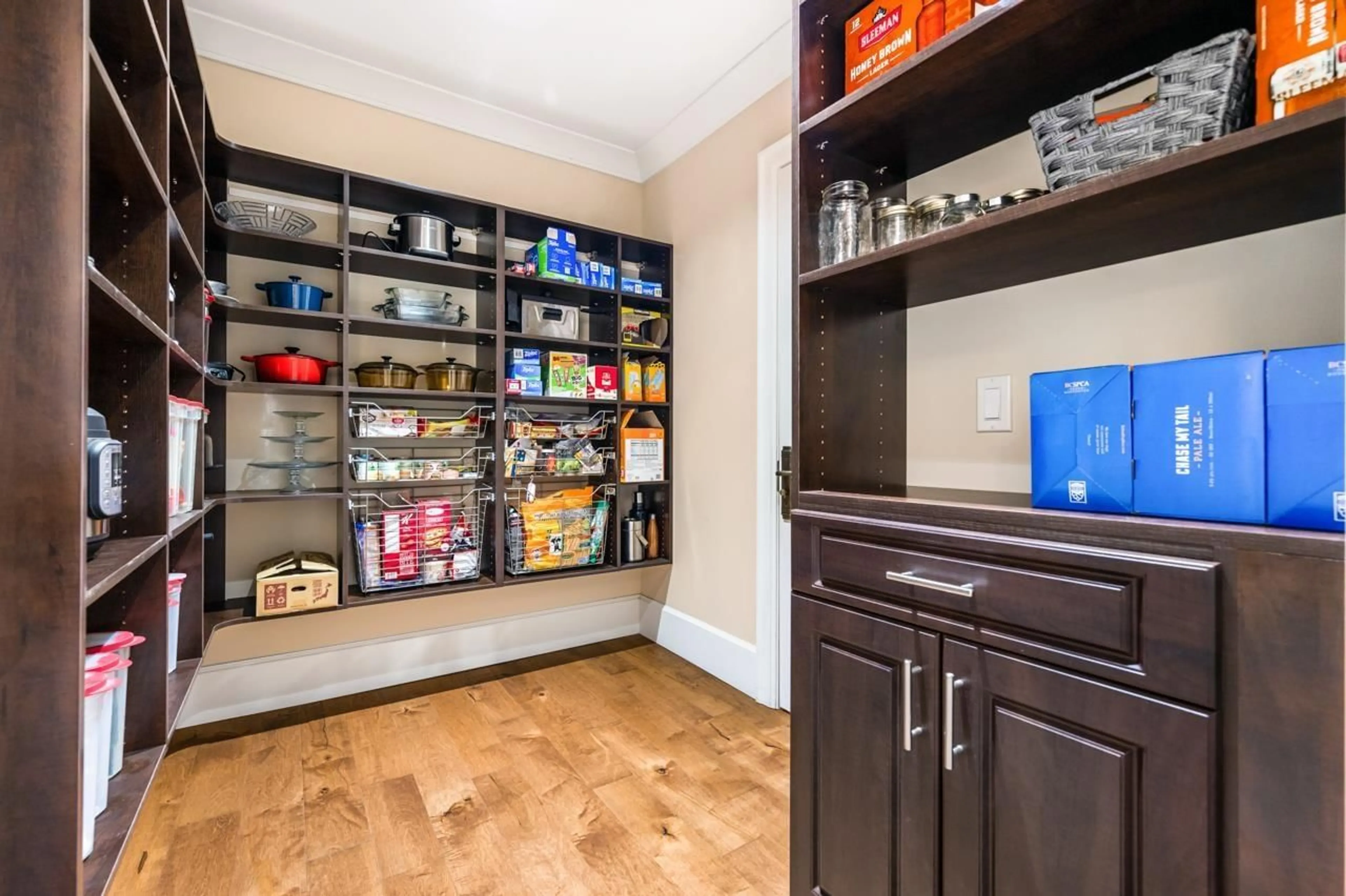 Laundry room for 2923 WOODCREST PLACE, Surrey British Columbia V4P2K8