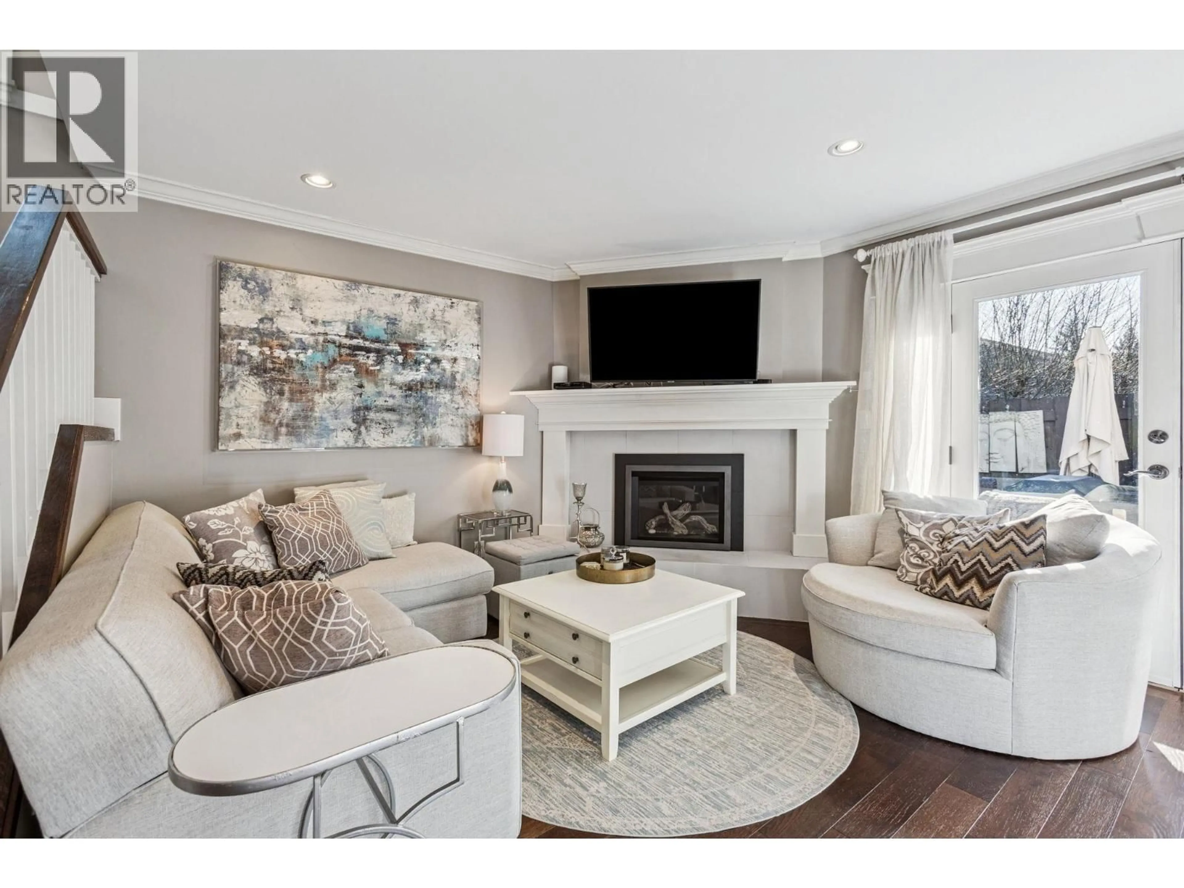 Living room with furniture, unknown for 4687 HOSKINS ROAD, North Vancouver British Columbia V7K2R3