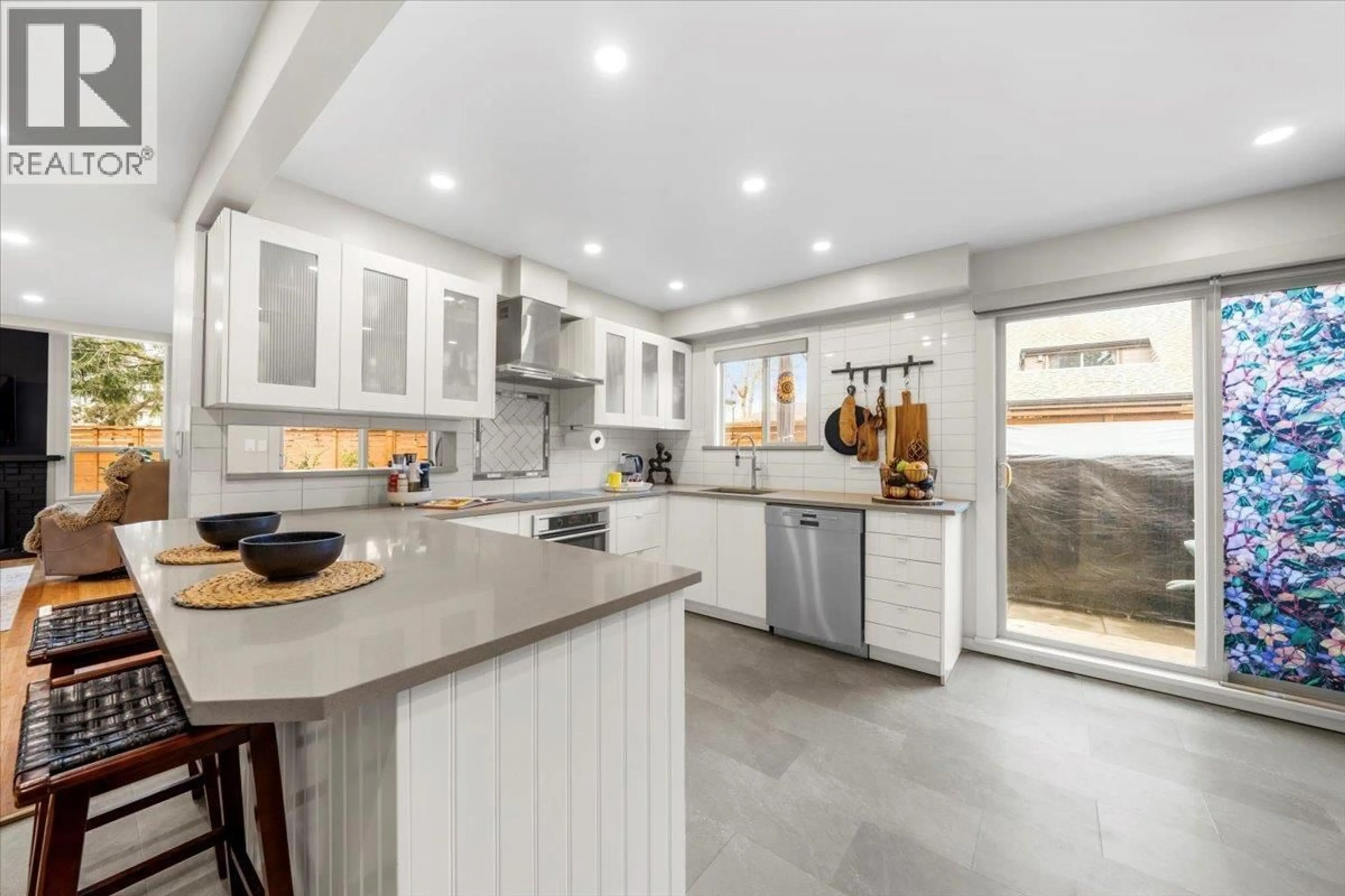 Open concept kitchen, ceramic/tile floor for 1 - 6871 FRANCIS ROAD, Richmond British Columbia V7C4S9
