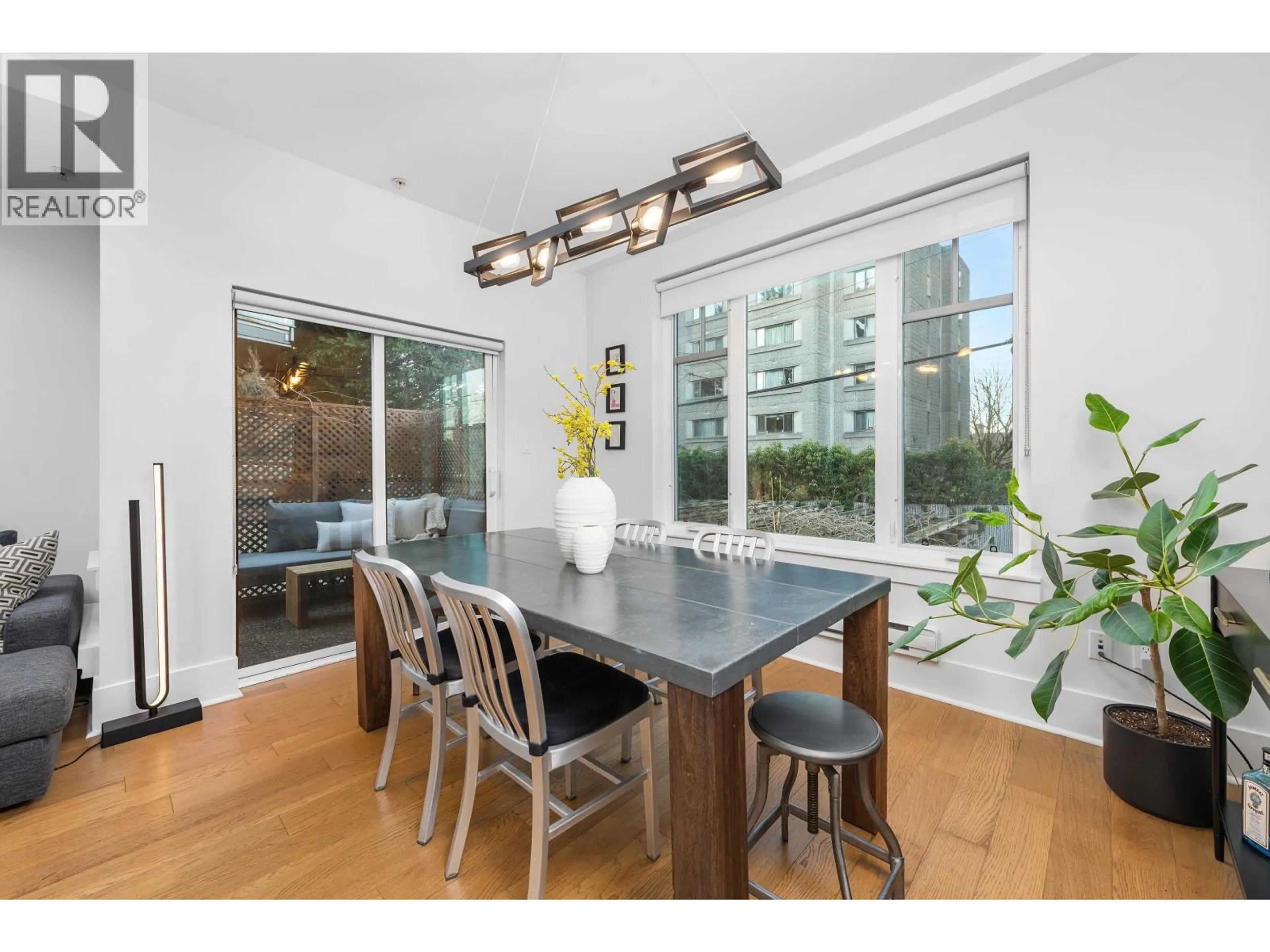 Dining room, wood/laminate floor for 323 7TH AVENUE, Vancouver British Columbia V5T1M9