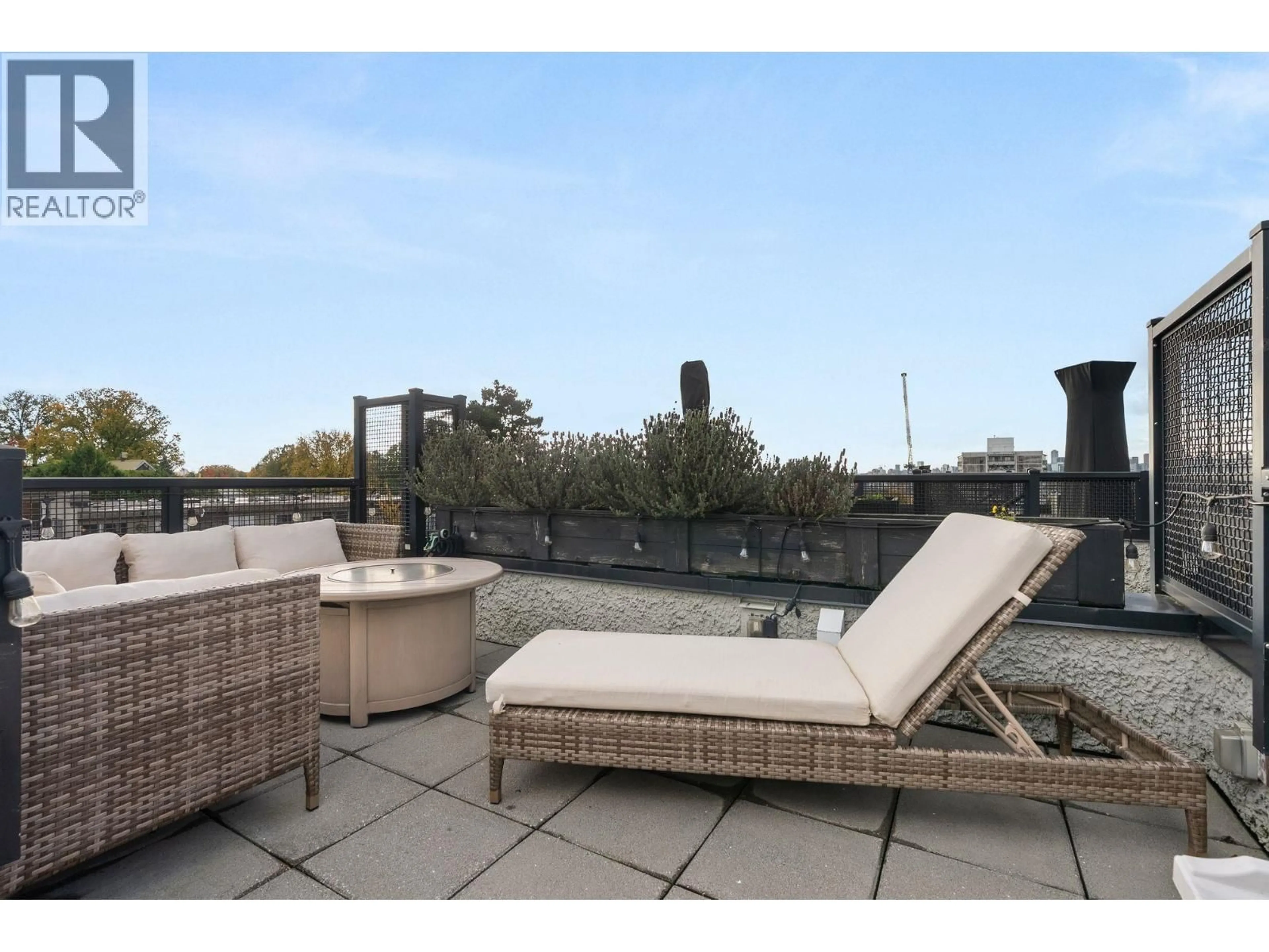 Patio, water/lake/river/ocean view for 4 - 1851 ADANAC STREET, Vancouver British Columbia V5L2E1