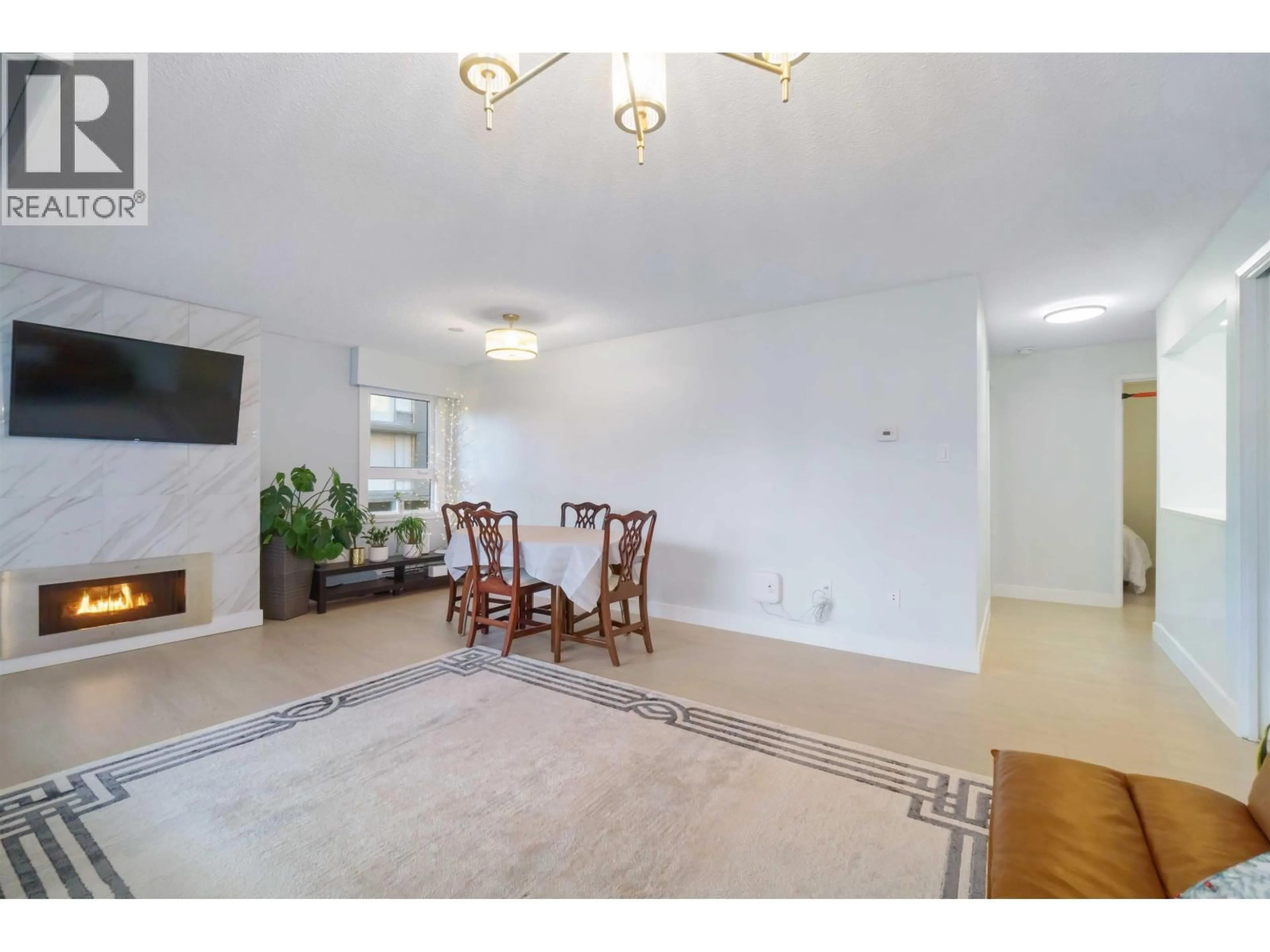 A pic of a room for 206 - 1340 DUCHESS AVENUE, West Vancouver British Columbia V7T1H6